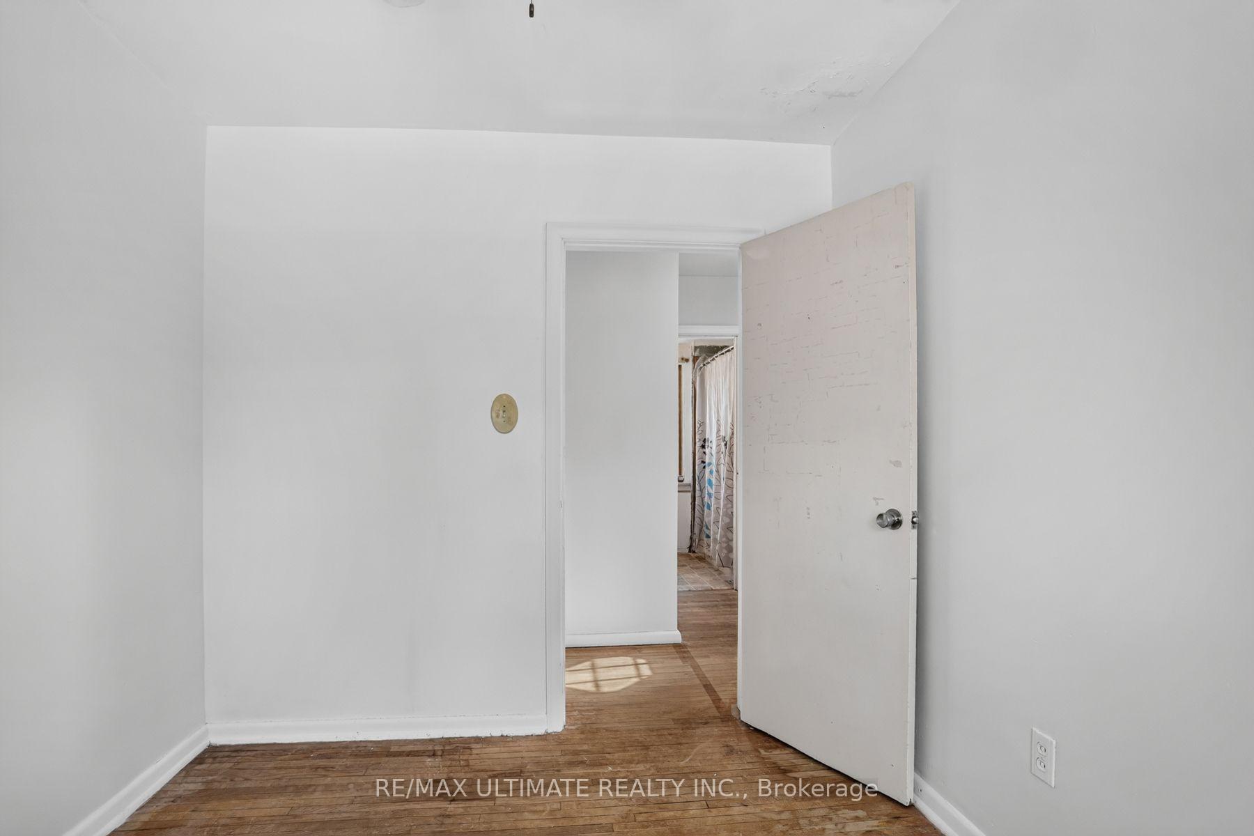 Photo 22 of 73 Chestnut Crescent, Scarborough, Clairlea-Birchmount — HOMEH