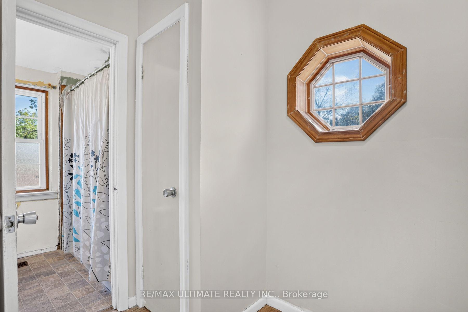 Photo 23 of 73 Chestnut Crescent, Scarborough, Clairlea-Birchmount — HOMEH