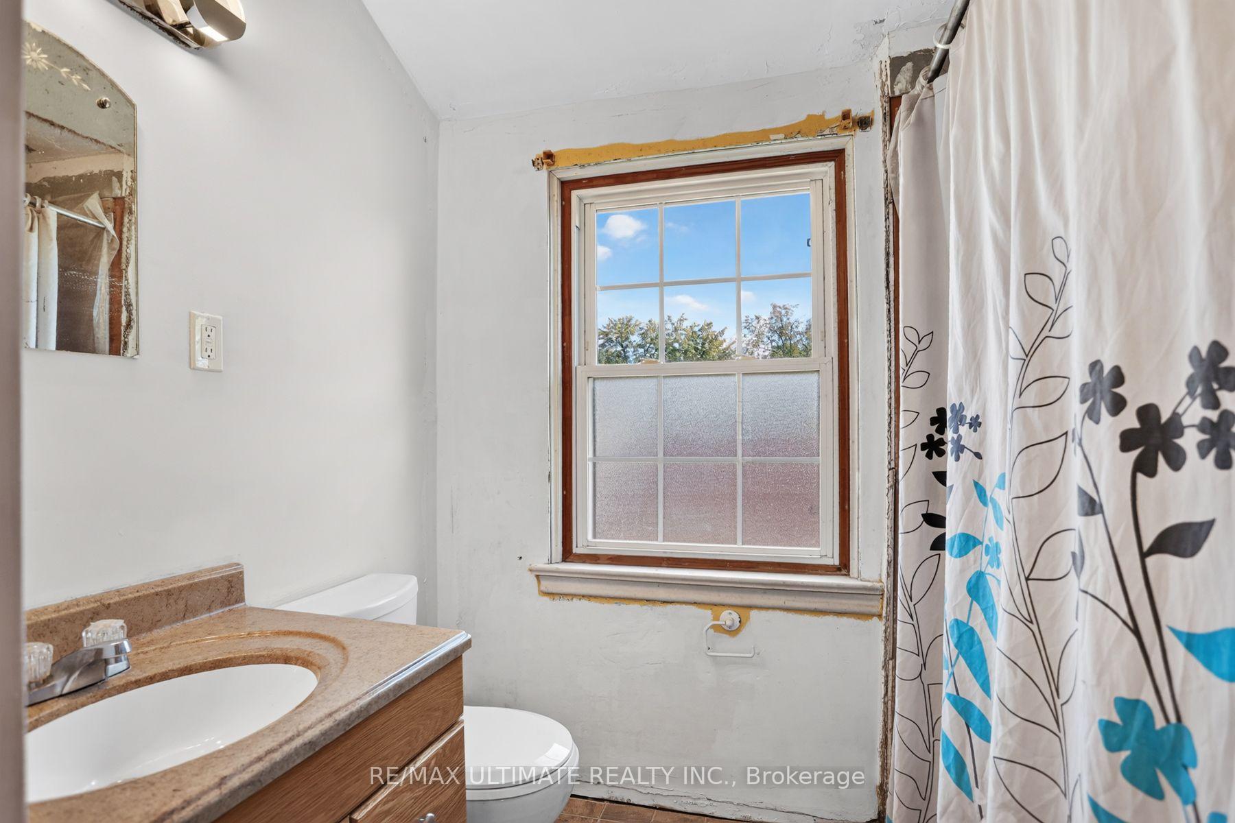 Photo 24 of 73 Chestnut Crescent, Scarborough, Clairlea-Birchmount — HOMEH