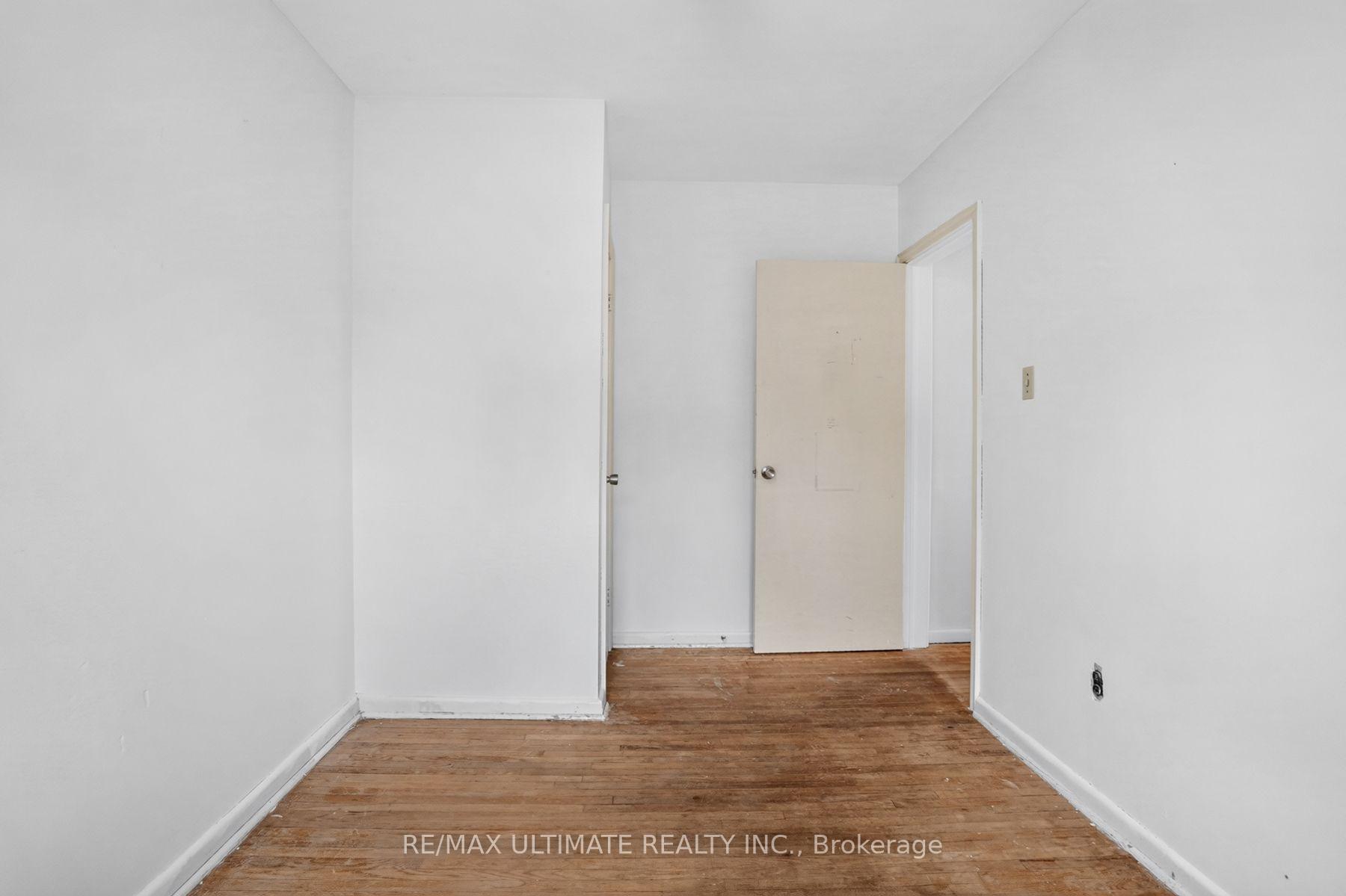 Photo 26 of 73 Chestnut Crescent, Scarborough, Clairlea-Birchmount — HOMEH