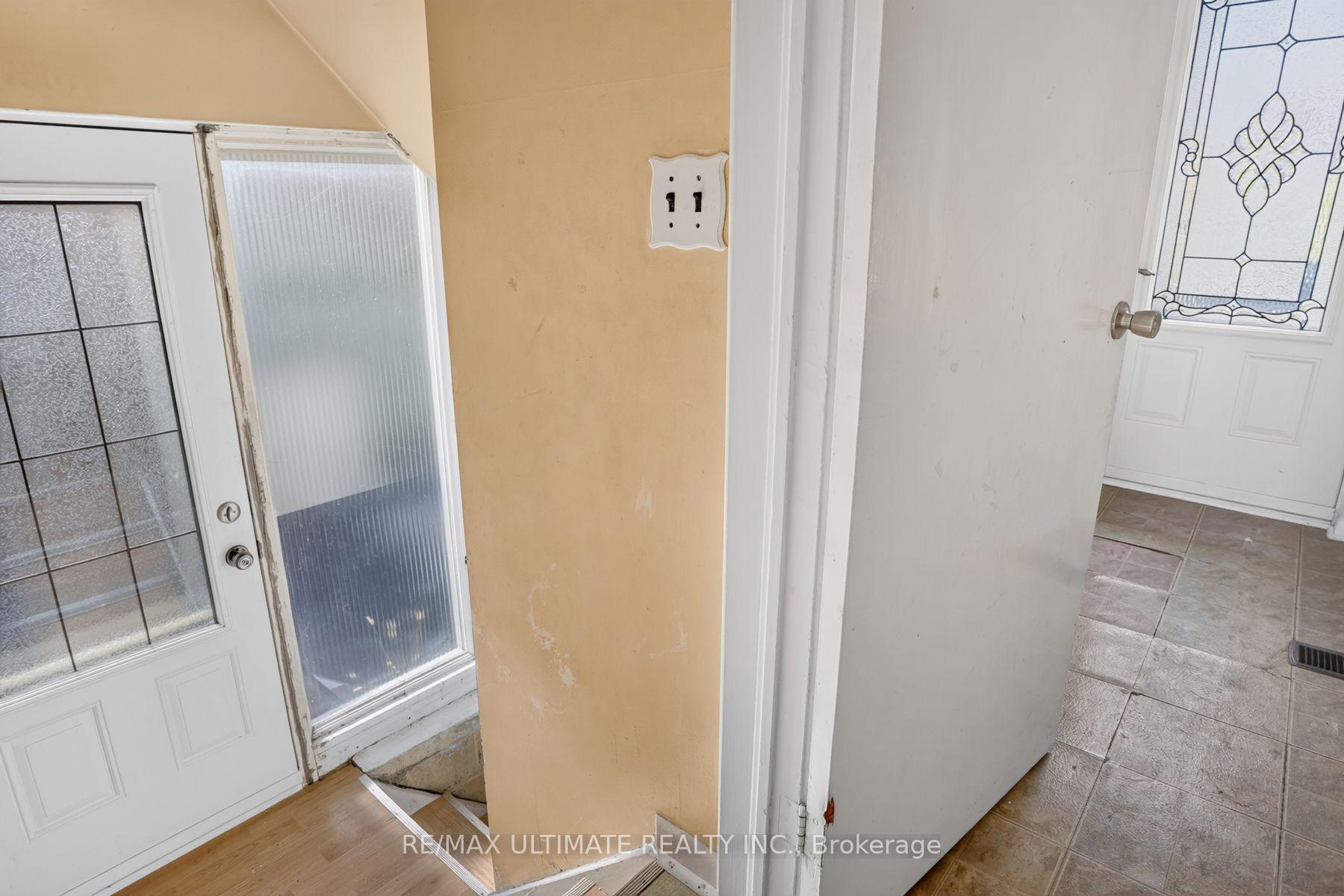 Photo 27 of 73 Chestnut Crescent, Scarborough, Clairlea-Birchmount — HOMEH