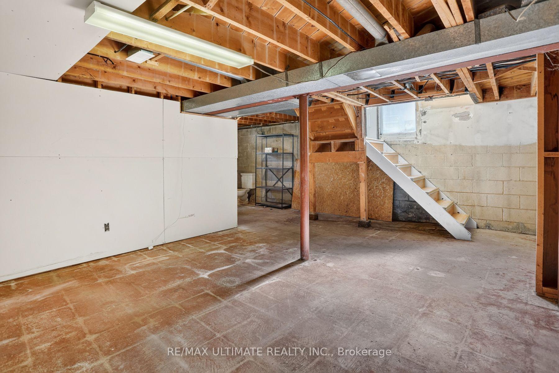 Photo 29 of 73 Chestnut Crescent, Scarborough, Clairlea-Birchmount — HOMEH
