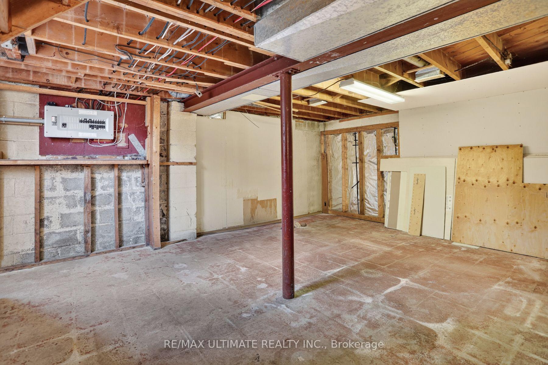 Photo 31 of 73 Chestnut Crescent, Scarborough, Clairlea-Birchmount — HOMEH