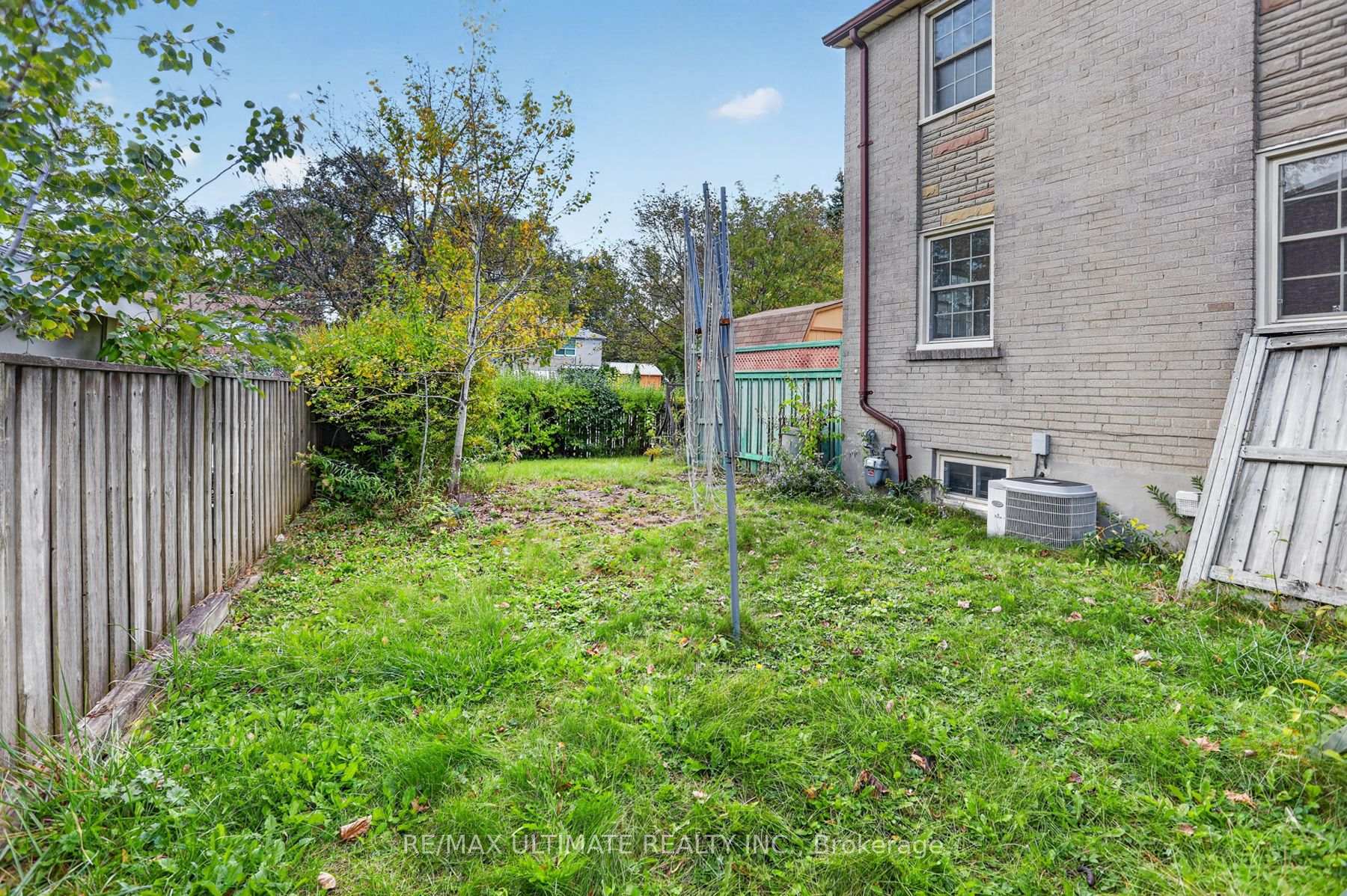 Photo 36 of 73 Chestnut Crescent, Scarborough, Clairlea-Birchmount — HOMEH