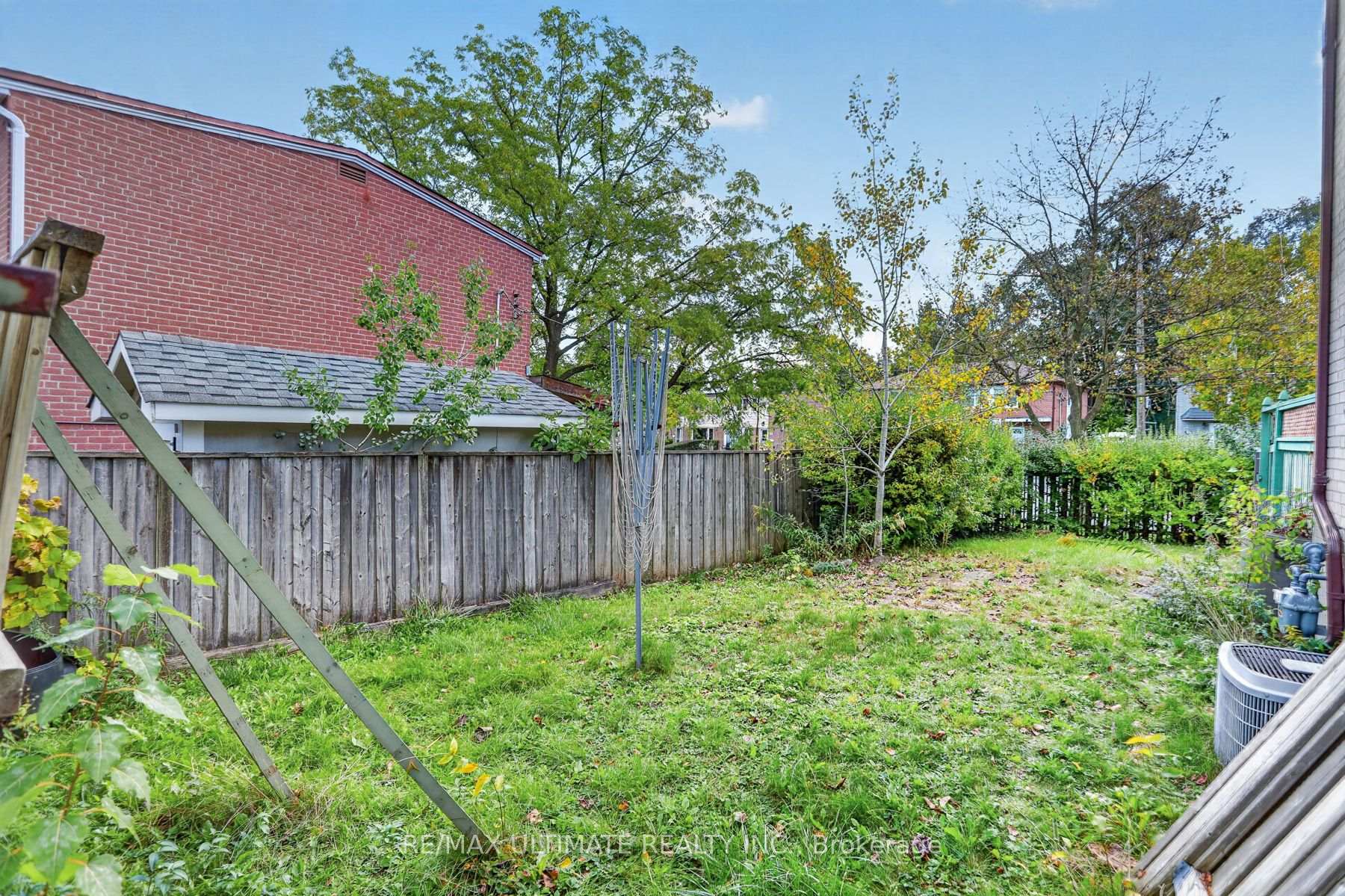 Photo 37 of 73 Chestnut Crescent, Scarborough, Clairlea-Birchmount — HOMEH