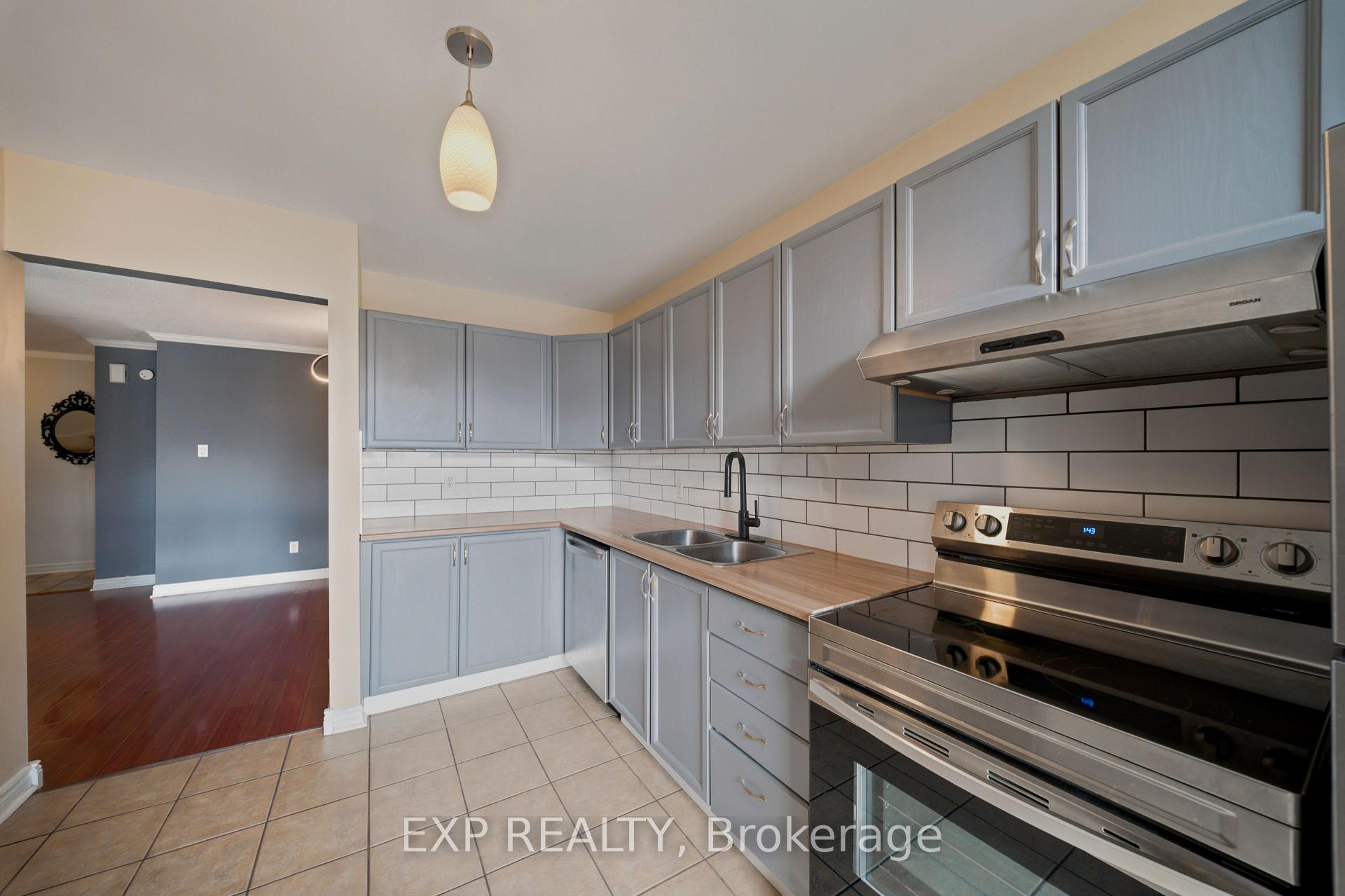 Photo 9 of 574 Latour Crescent, Ottawa, Fallingbrook/Gardenway South — HOMEH