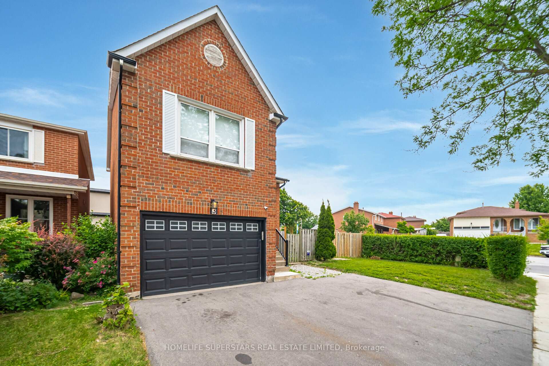 Photo 2 of 3 New Seabury Drive, Vaughan, Glen Shields — HOMEH