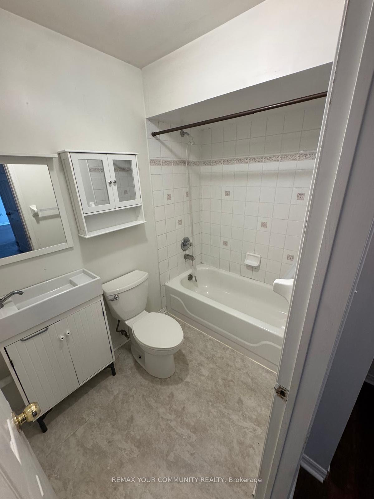 Photo 7 of Unit Lower, 40 Leslie Avenue, Barrie, Holly — HOMEH