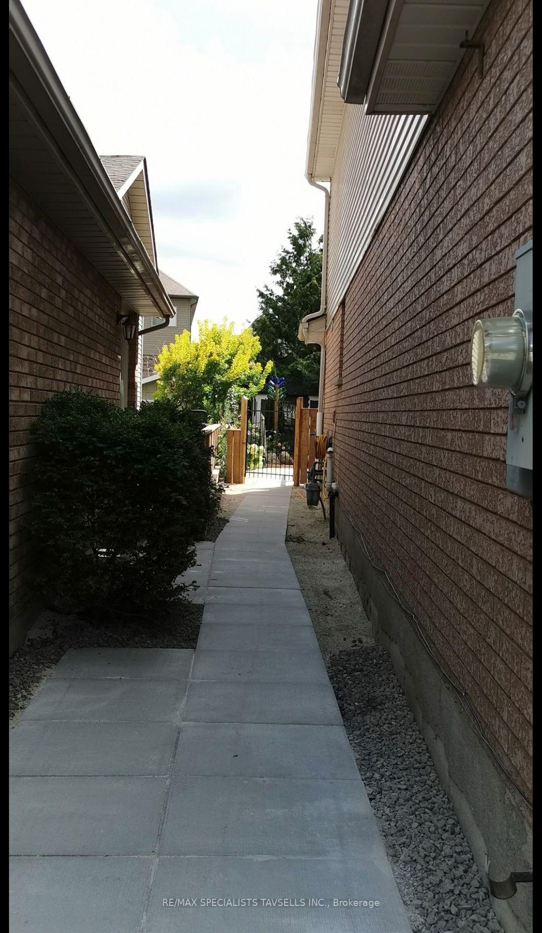 Photo 10 of 30 Pheasant Court, Orangeville — HOMEH