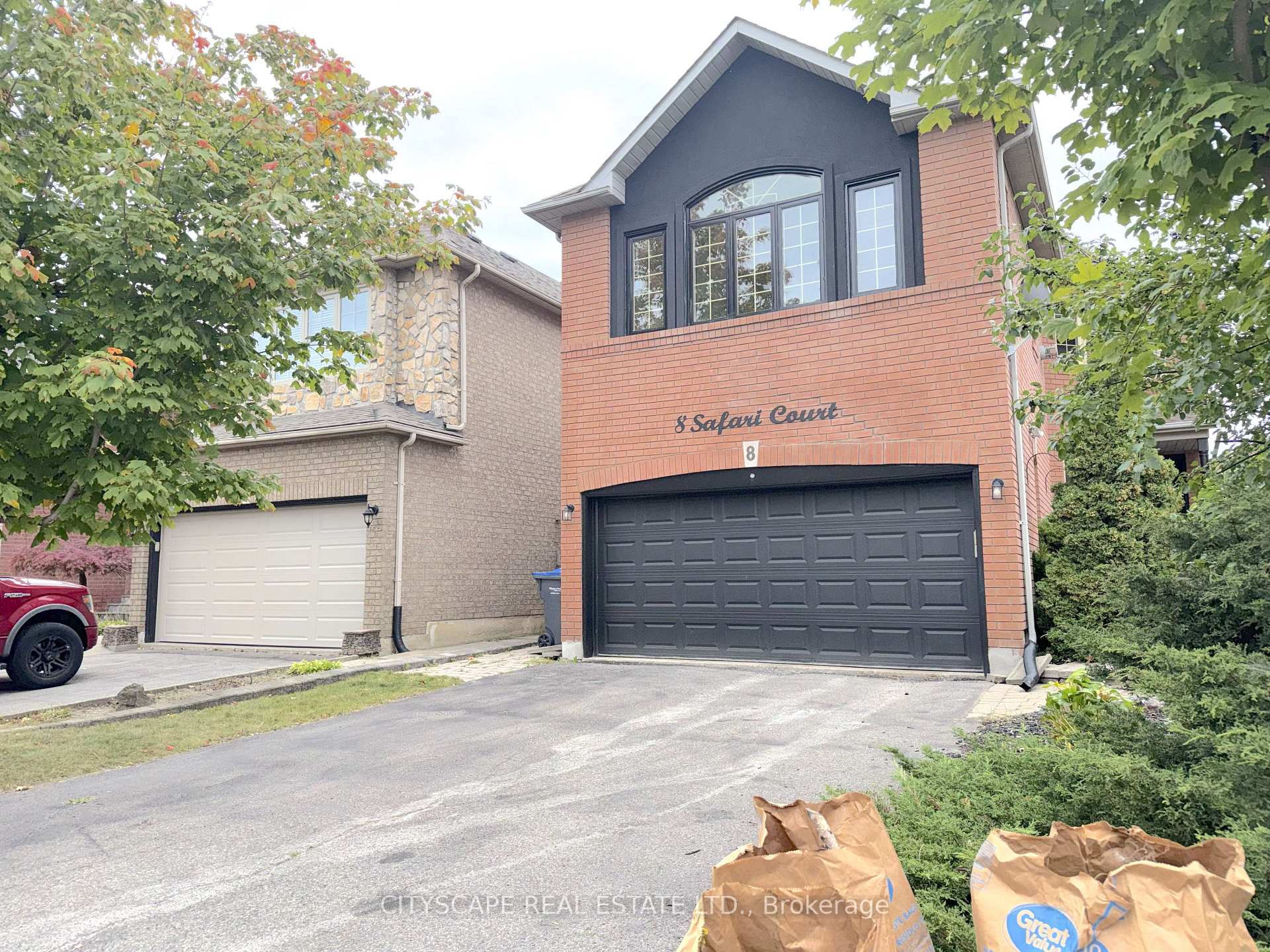Photo 3 of 8 Safari Court, Brampton, Snelgrove — HOMEH