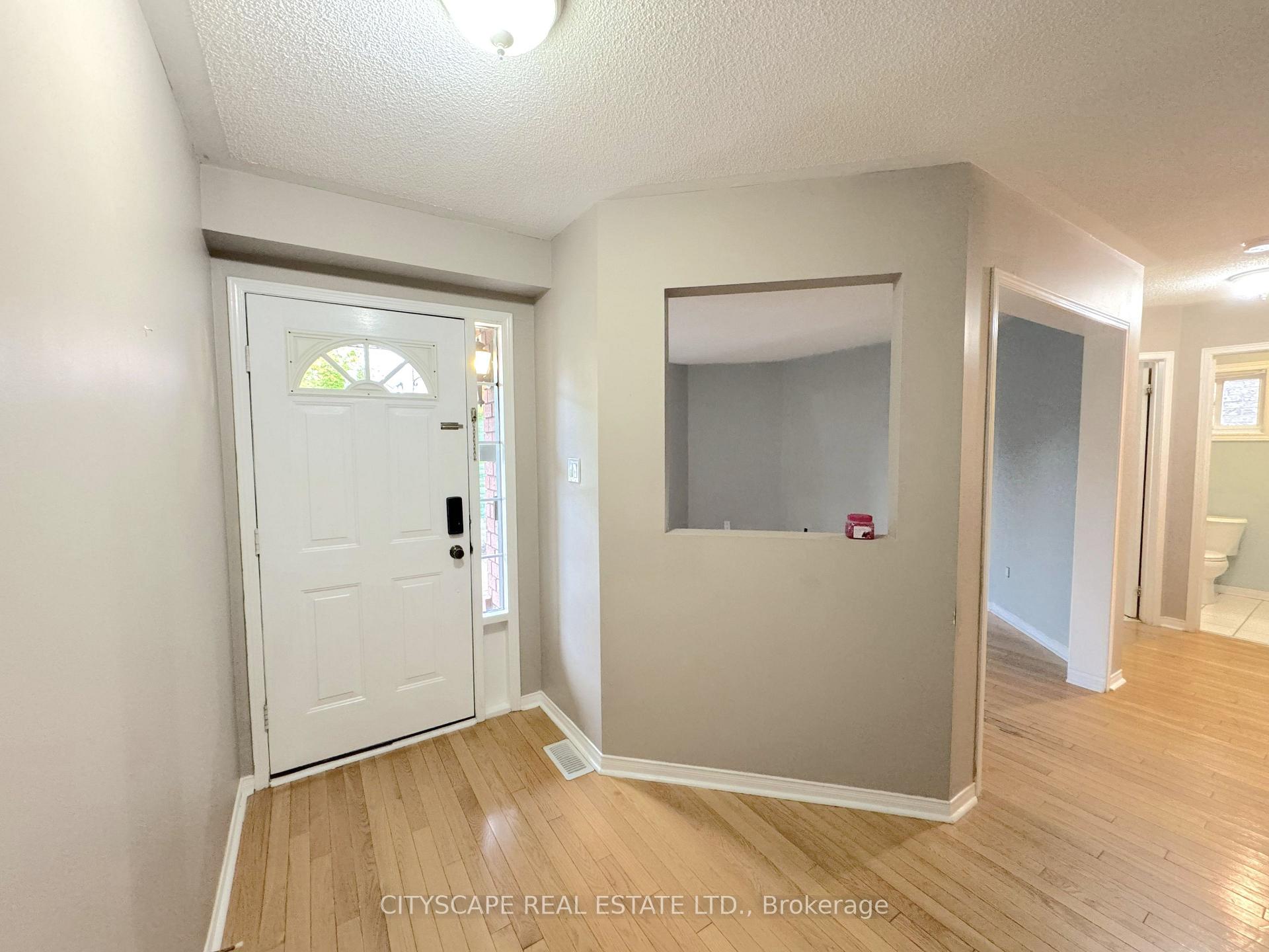 Photo 6 of 8 Safari Court, Brampton, Snelgrove — HOMEH