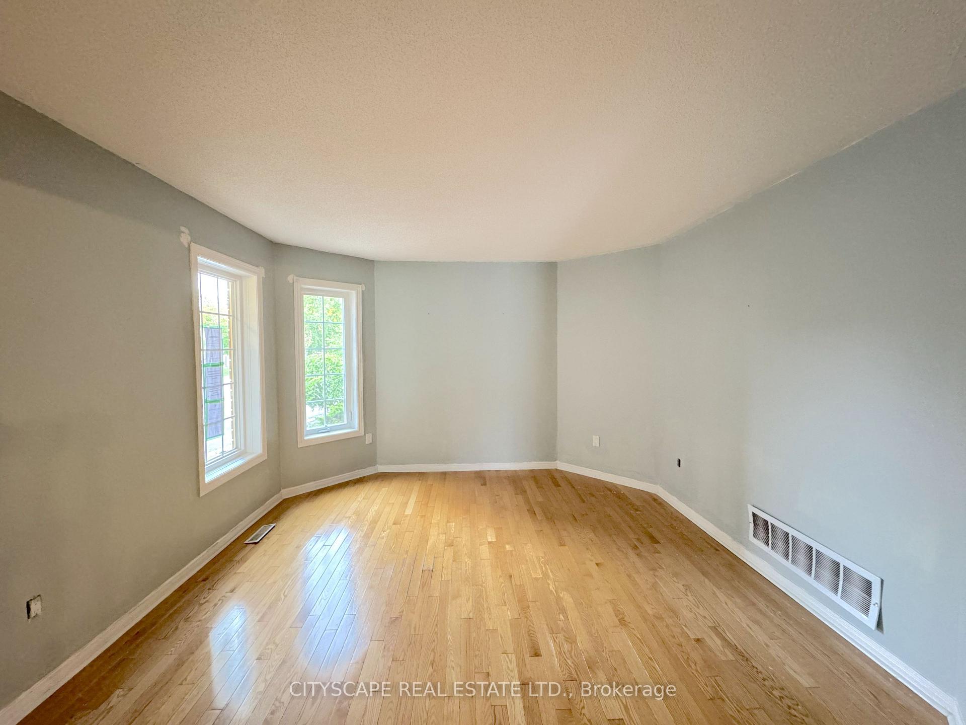 Photo 7 of 8 Safari Court, Brampton, Snelgrove — HOMEH