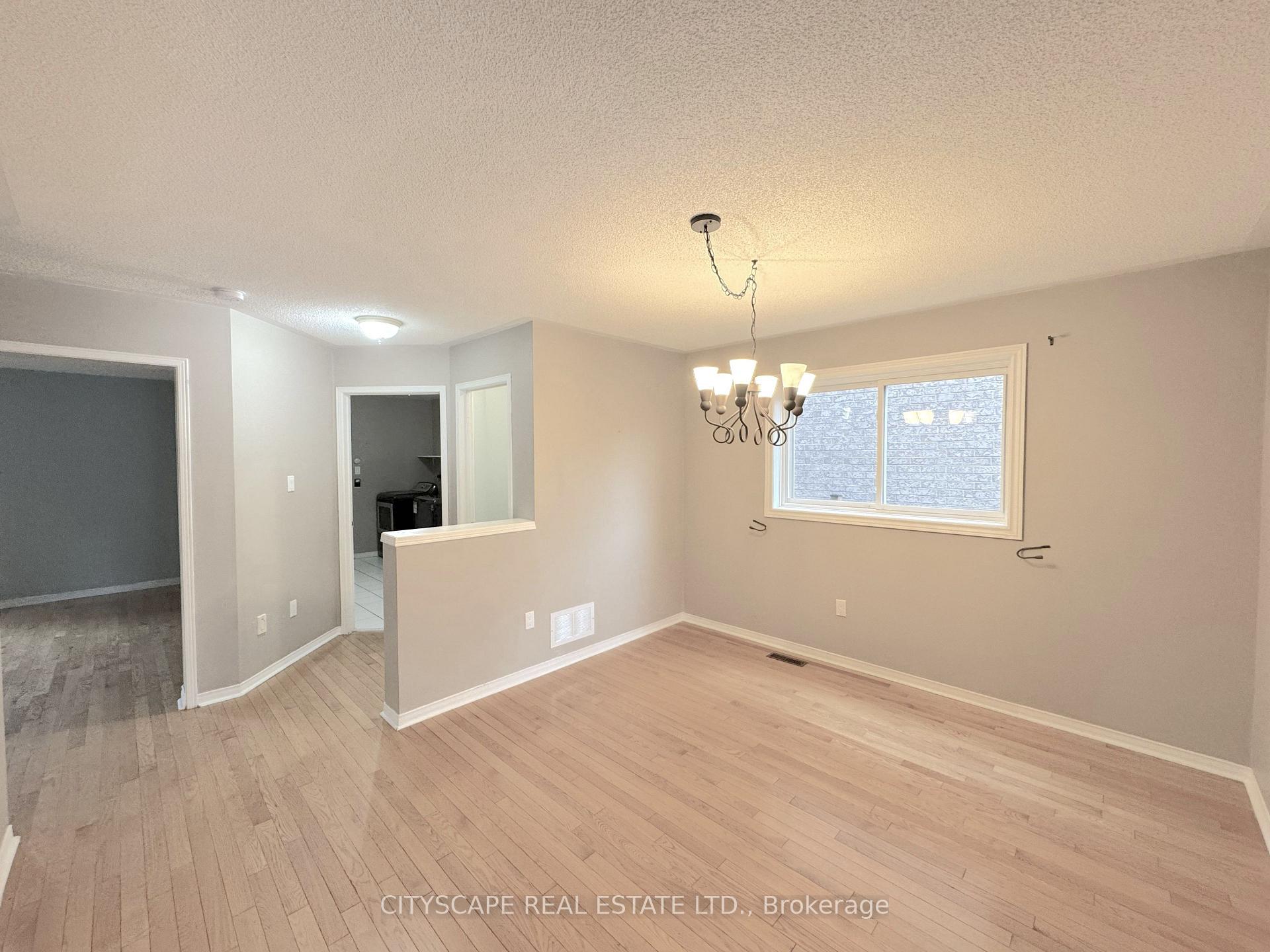 Photo 9 of 8 Safari Court, Brampton, Snelgrove — HOMEH