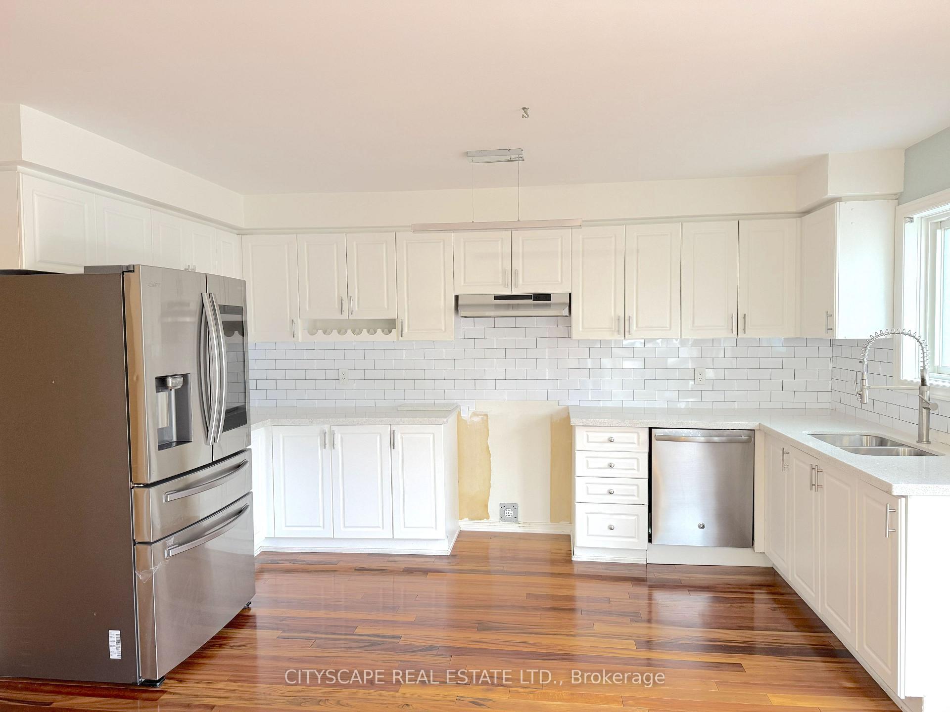 Photo 11 of 8 Safari Court, Brampton, Snelgrove — HOMEH