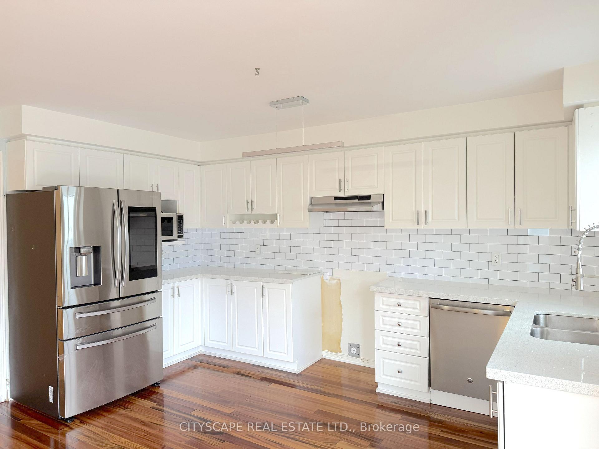 Photo 12 of 8 Safari Court, Brampton, Snelgrove — HOMEH