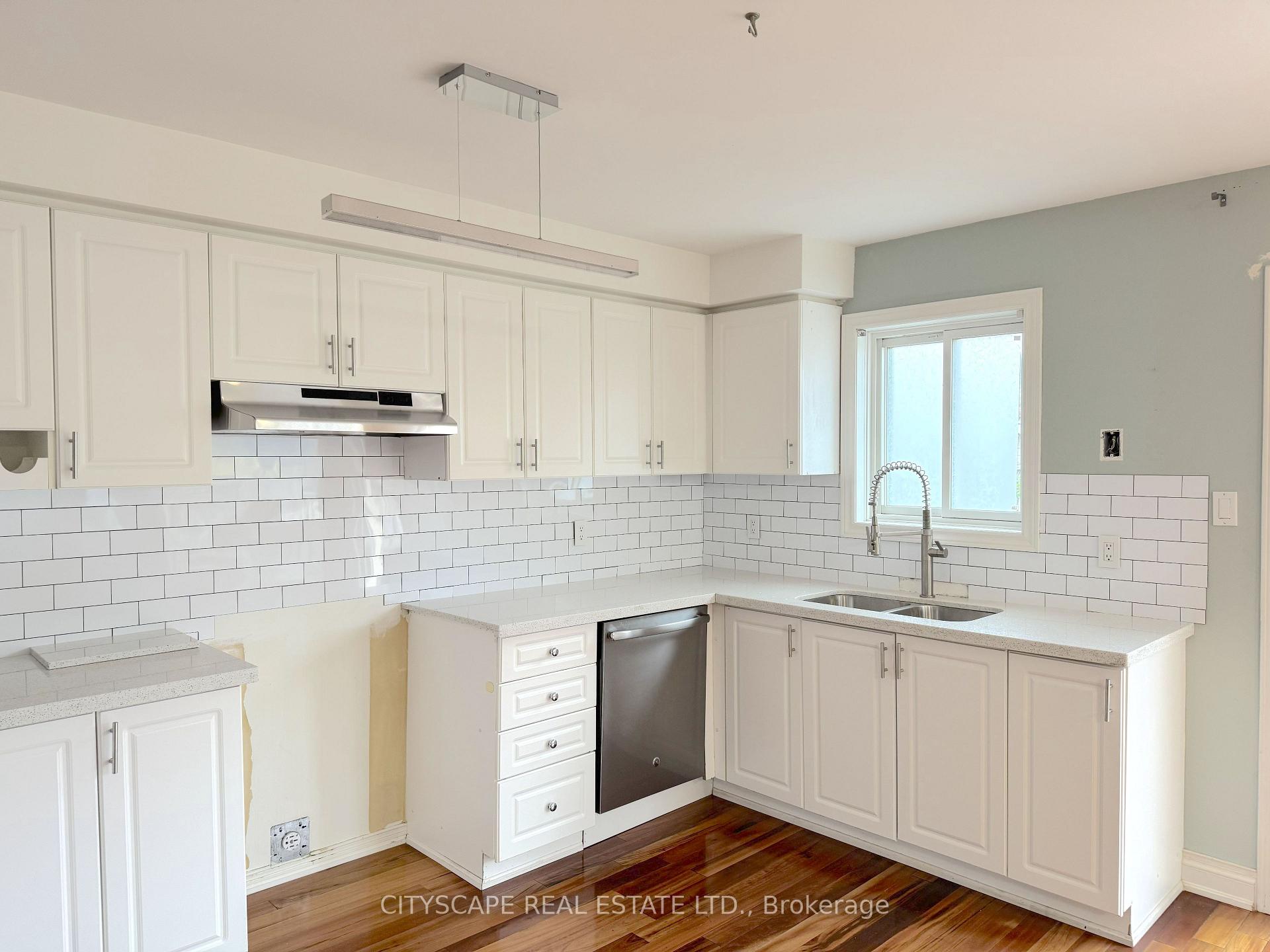 Photo 13 of 8 Safari Court, Brampton, Snelgrove — HOMEH