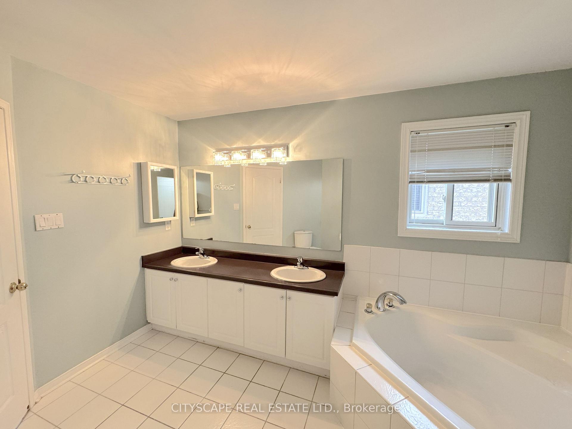 Photo 24 of 8 Safari Court, Brampton, Snelgrove — HOMEH