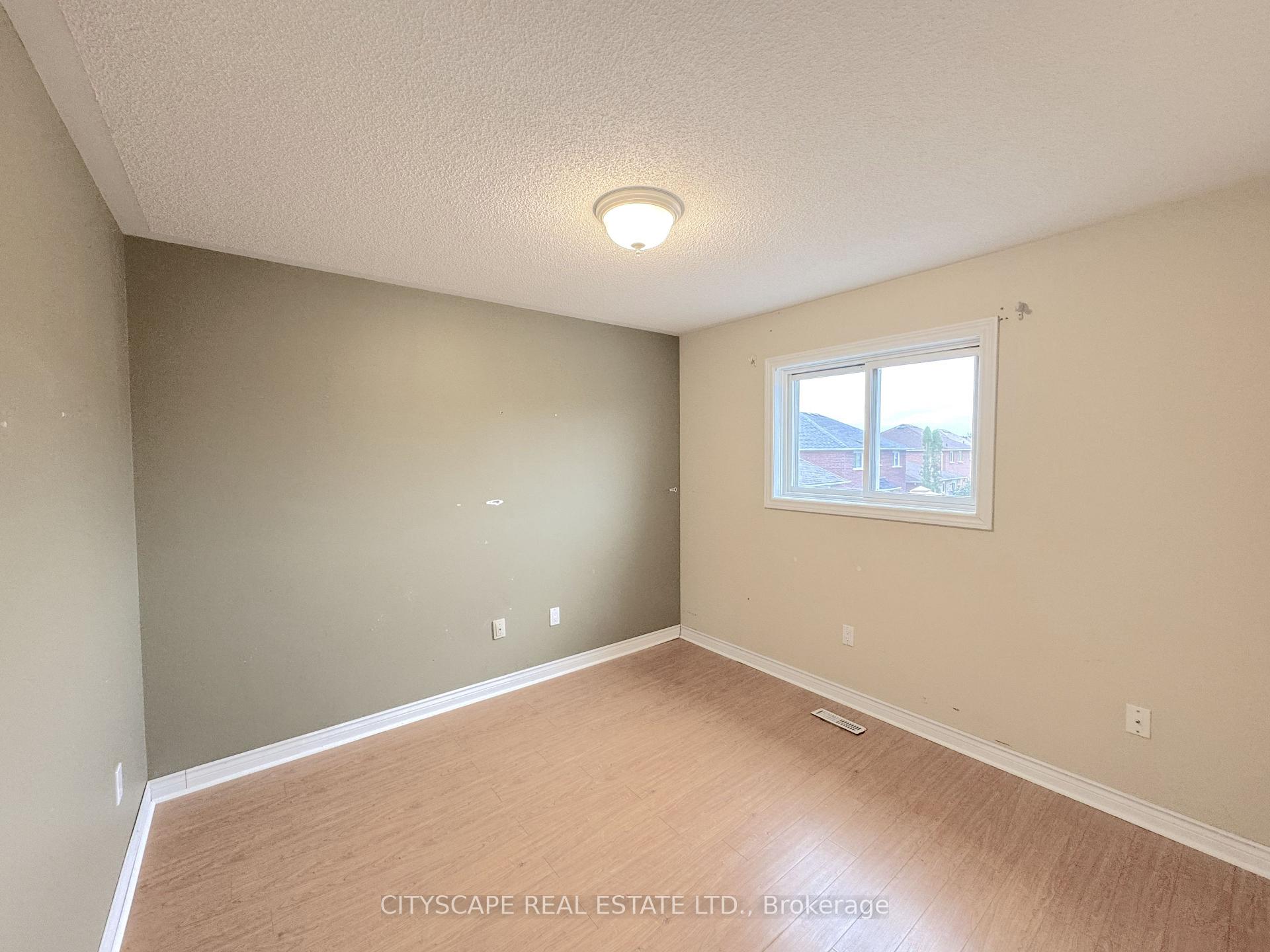 Photo 28 of 8 Safari Court, Brampton, Snelgrove — HOMEH