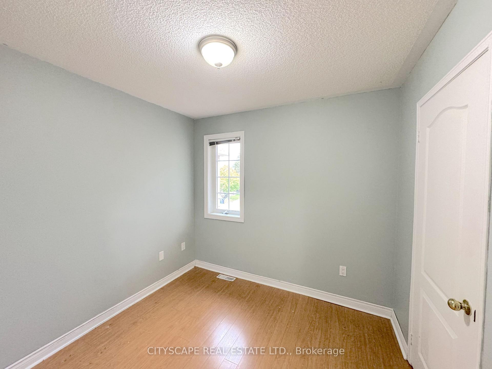 Photo 32 of 8 Safari Court, Brampton, Snelgrove — HOMEH