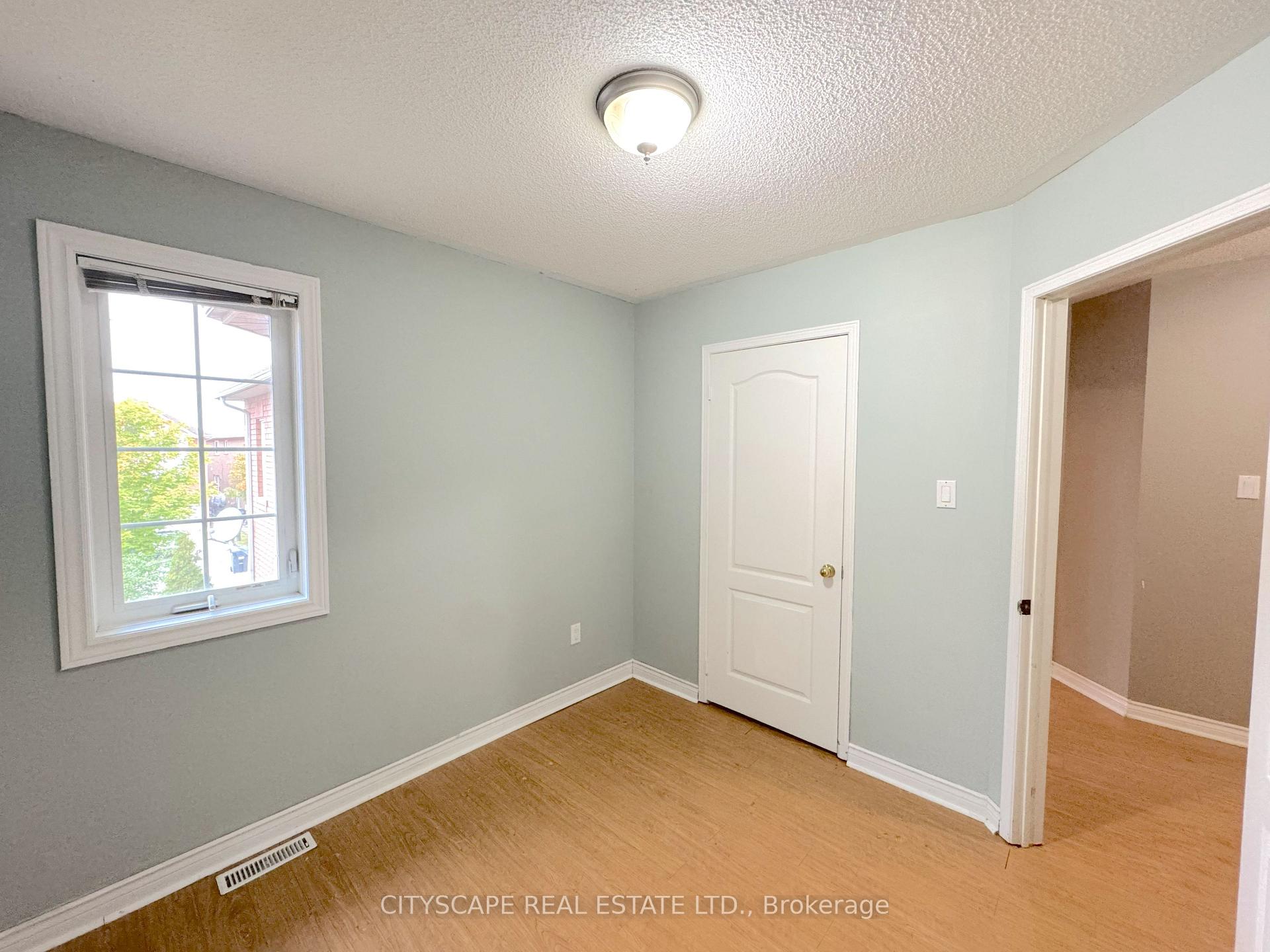 Photo 33 of 8 Safari Court, Brampton, Snelgrove — HOMEH