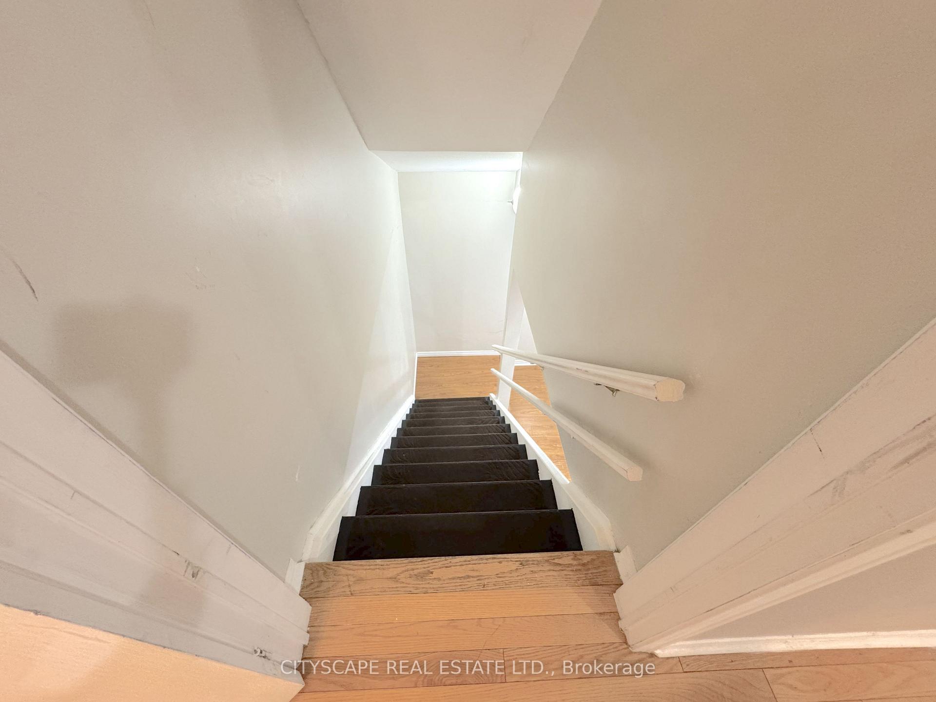 Photo 36 of 8 Safari Court, Brampton, Snelgrove — HOMEH