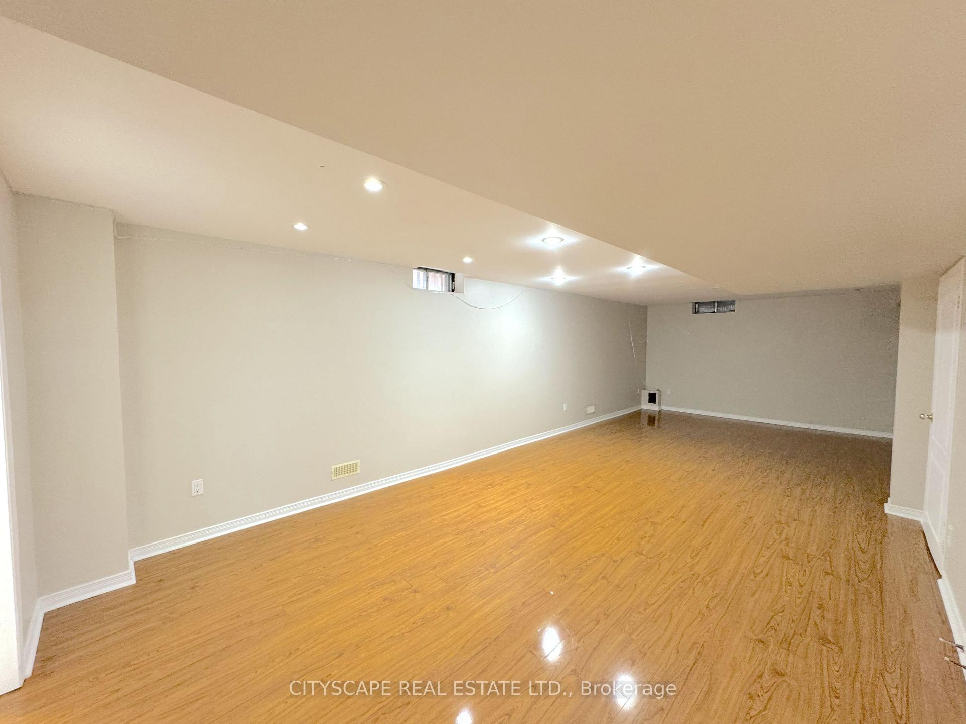 Photo 37 of 8 Safari Court, Brampton, Snelgrove — HOMEH