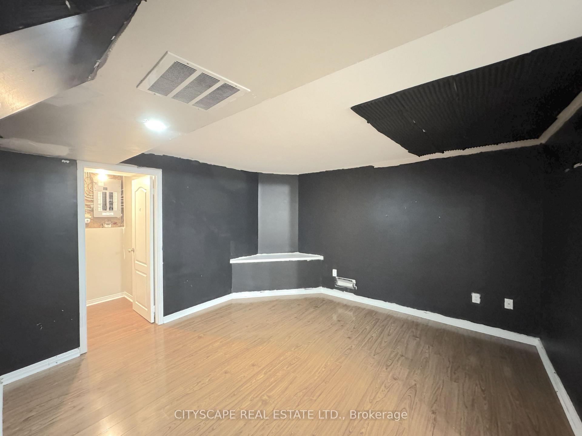 Photo 40 of 8 Safari Court, Brampton, Snelgrove — HOMEH