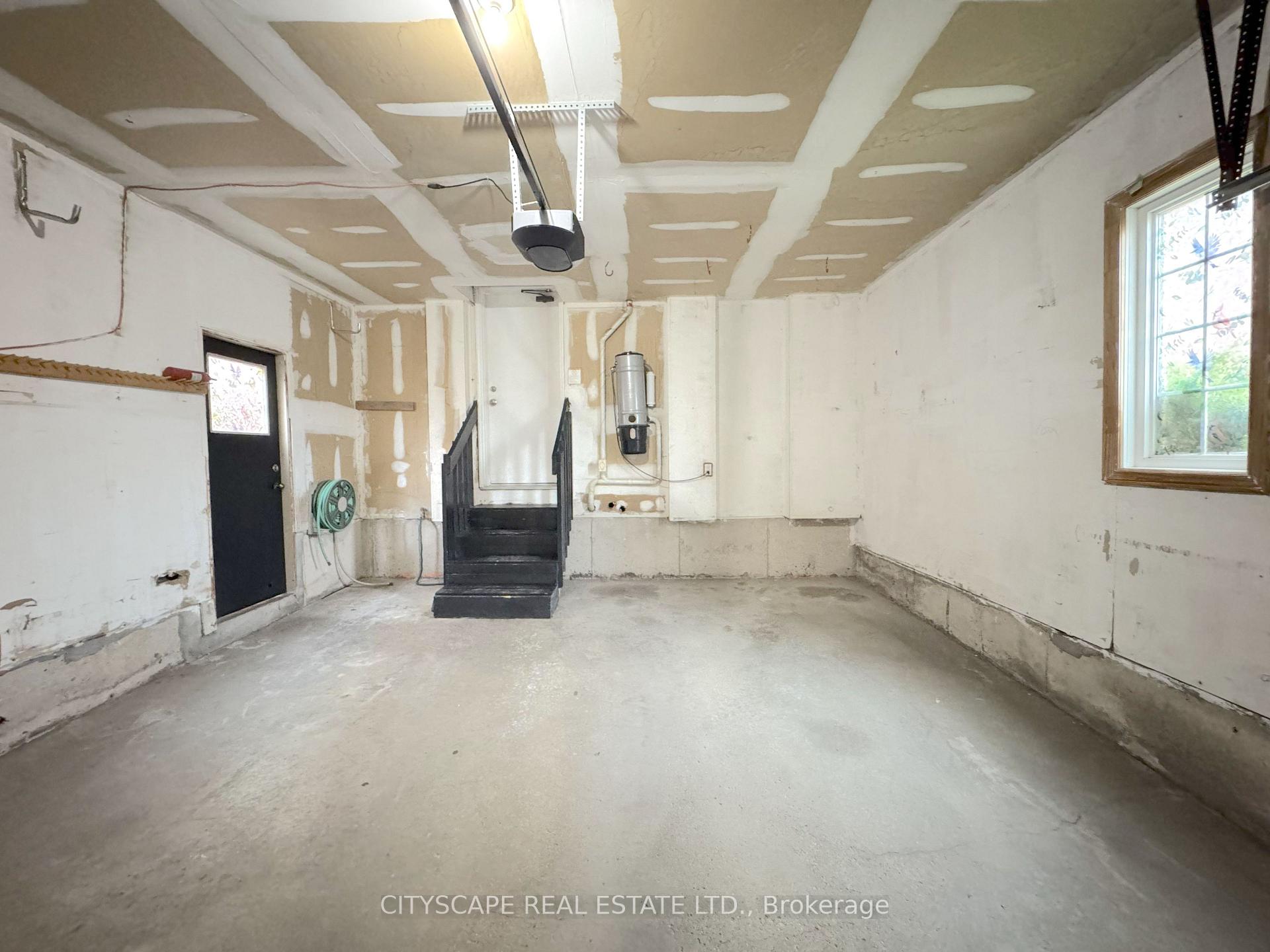 Photo 47 of 8 Safari Court, Brampton, Snelgrove — HOMEH