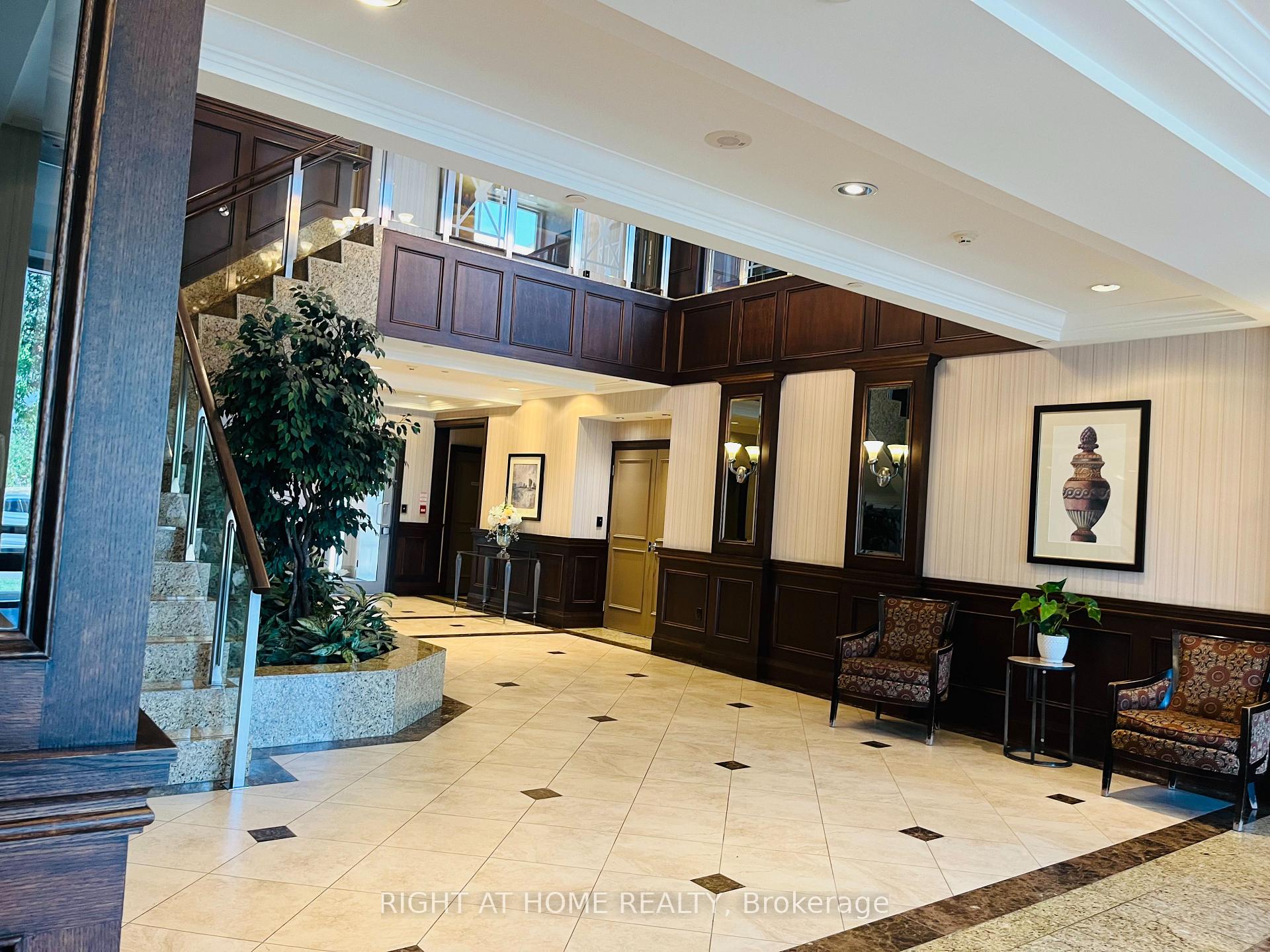 Photo 5 of Unit LPH209, 15 North Park Road, Vaughan, Beverley Glen — HOMEH