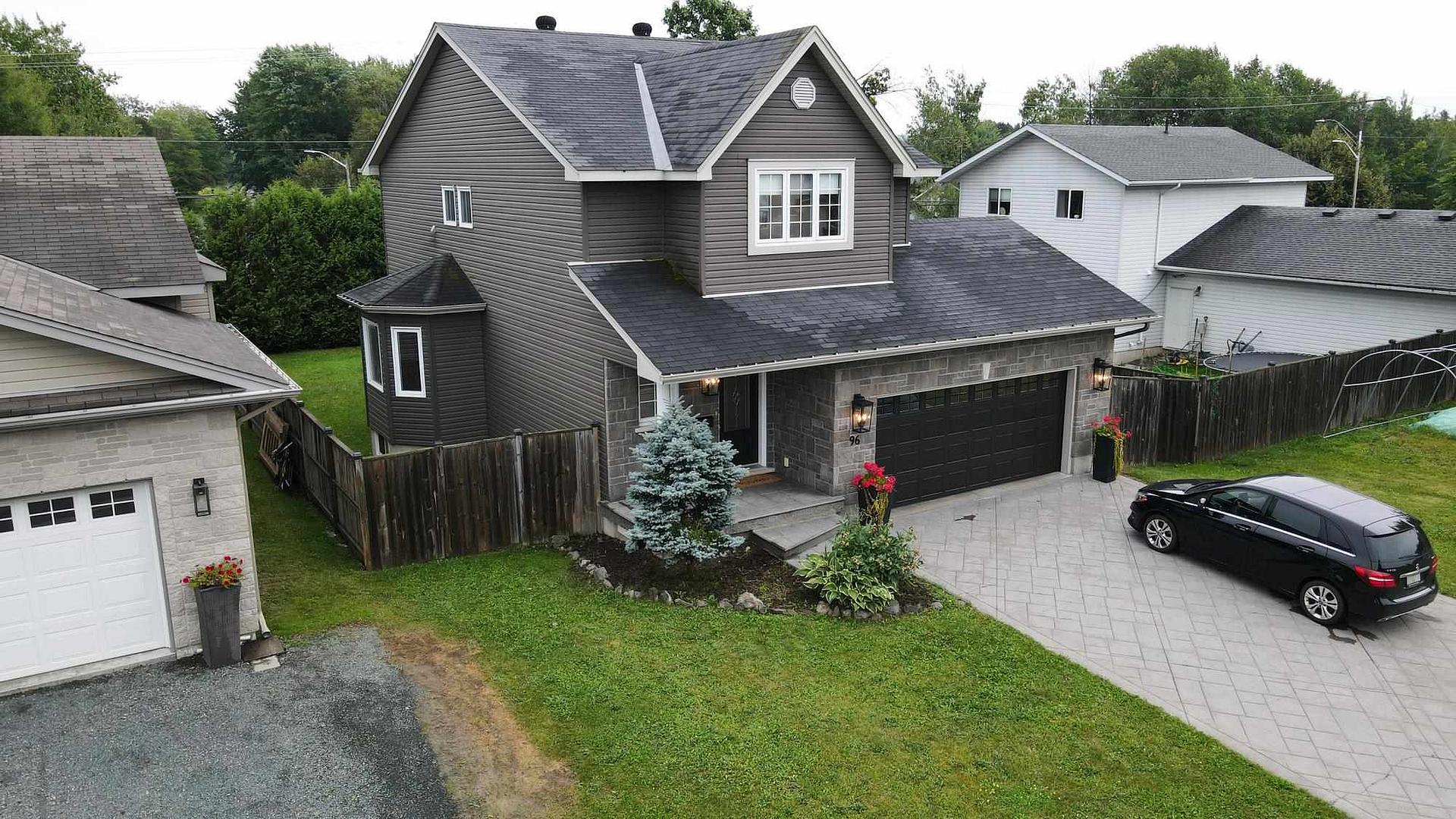 Photo 2 of 96 Ruscio Crescent, Sault Ste Marie, Ward 1 — HOMEH