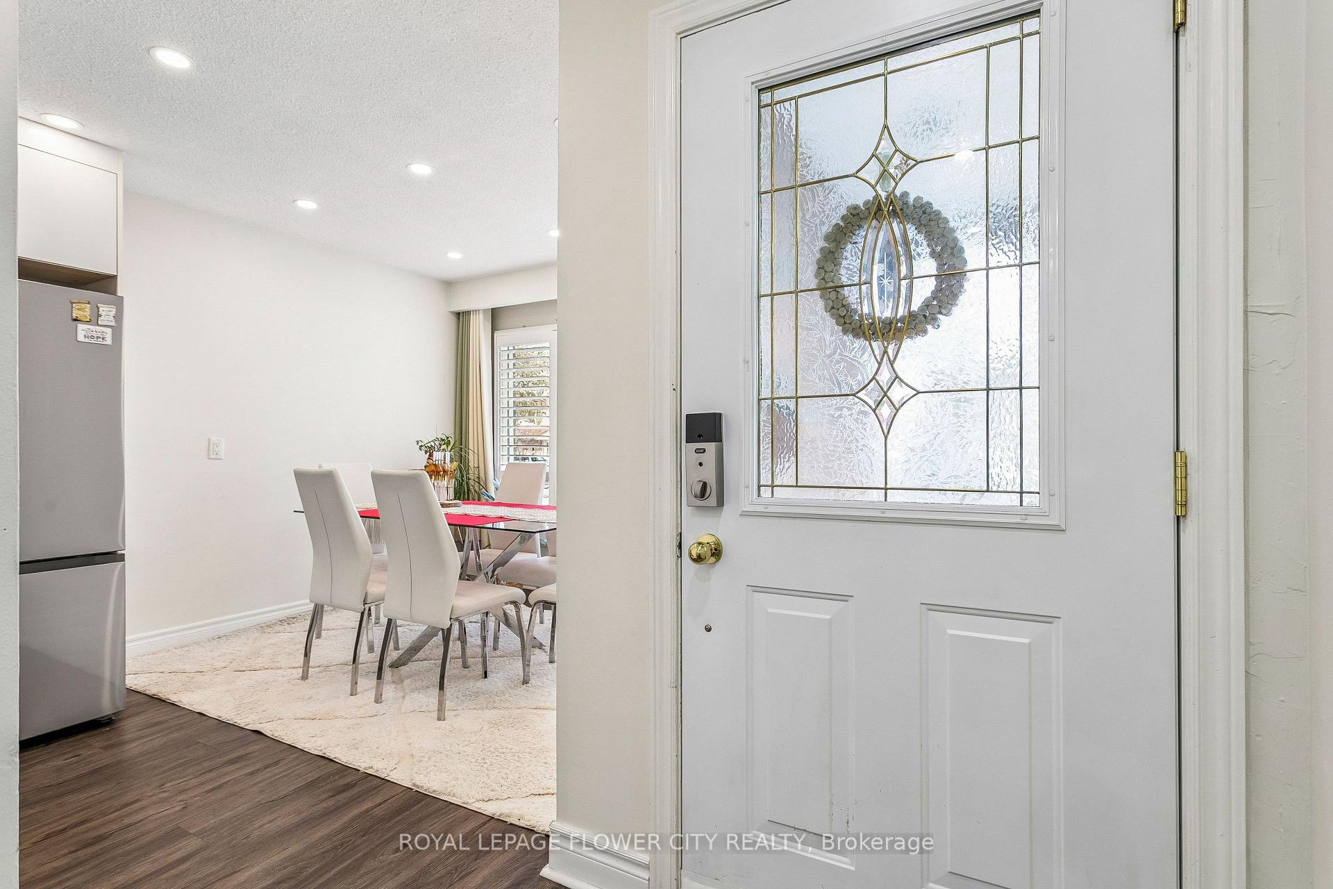 Photo 5 of 35 Camberley Crescent, Brampton, Brampton North — HOMEH