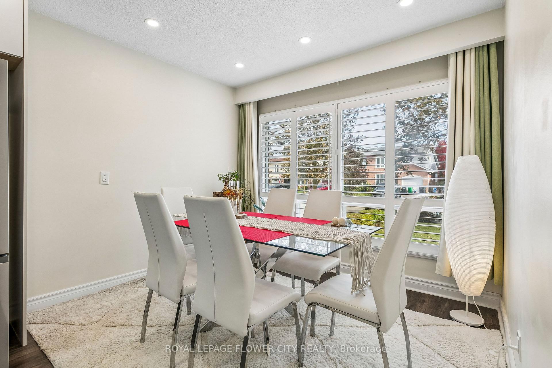 Photo 6 of 35 Camberley Crescent, Brampton, Brampton North — HOMEH