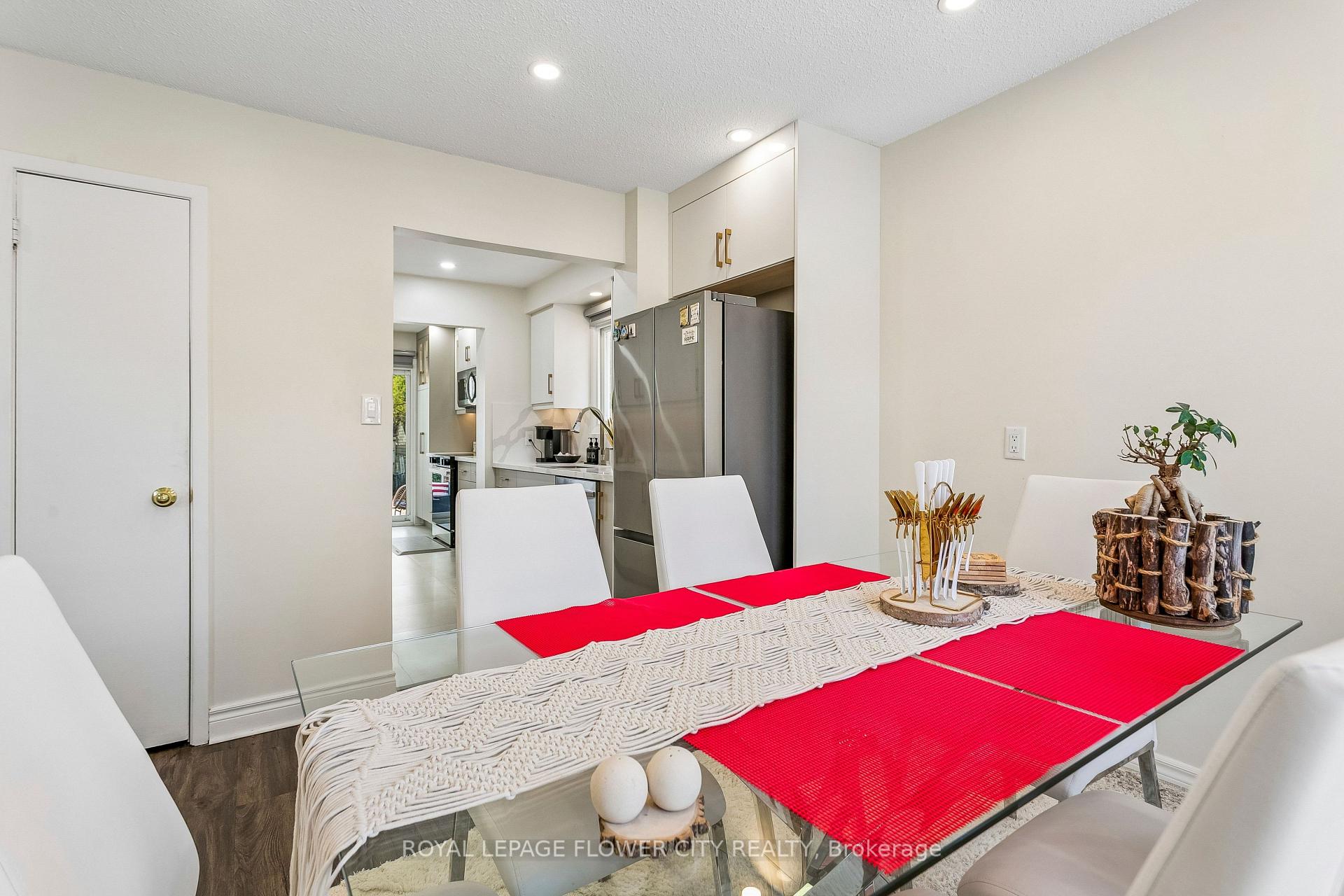 Photo 7 of 35 Camberley Crescent, Brampton, Brampton North — HOMEH