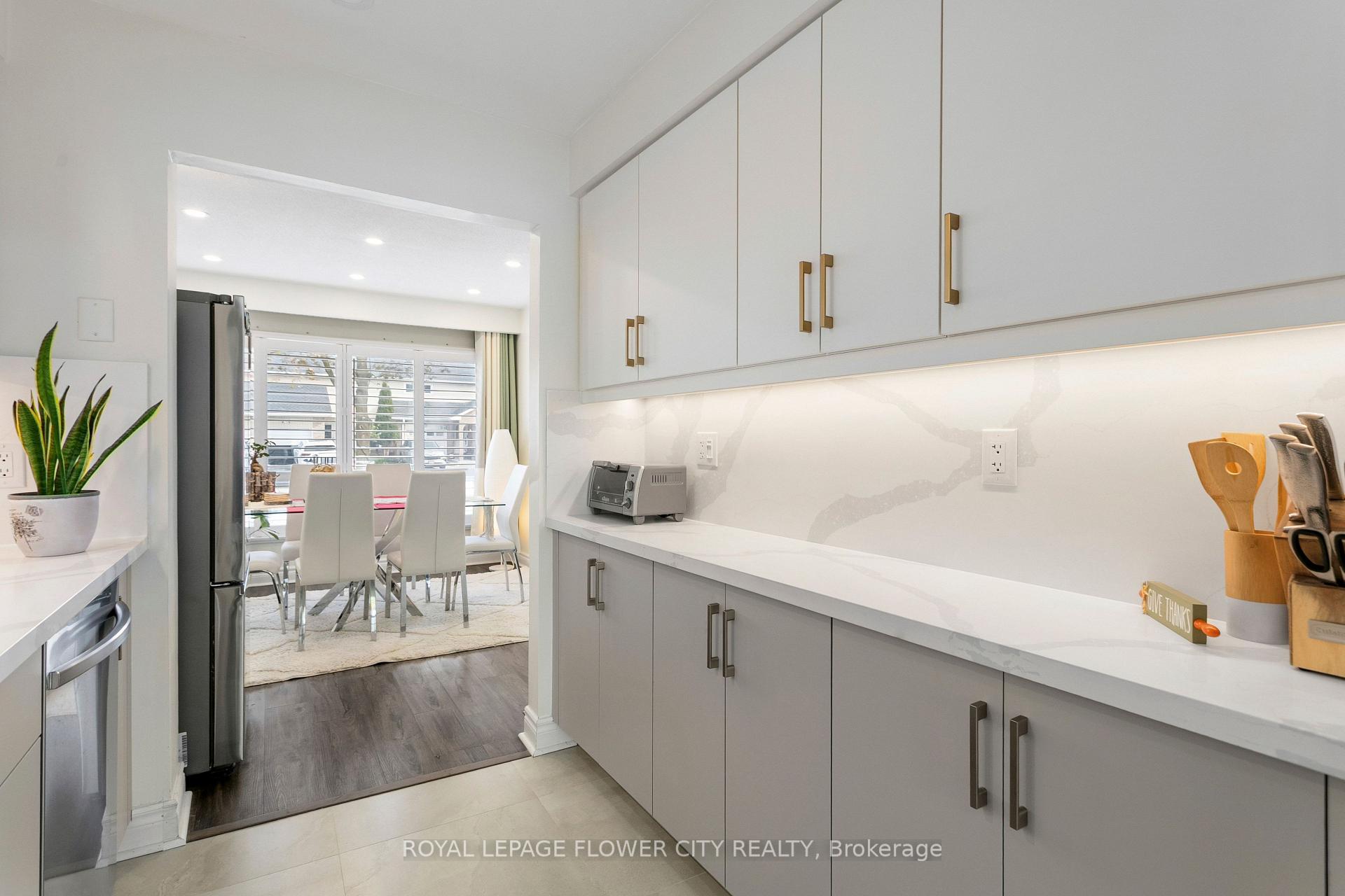 Photo 12 of 35 Camberley Crescent, Brampton, Brampton North — HOMEH