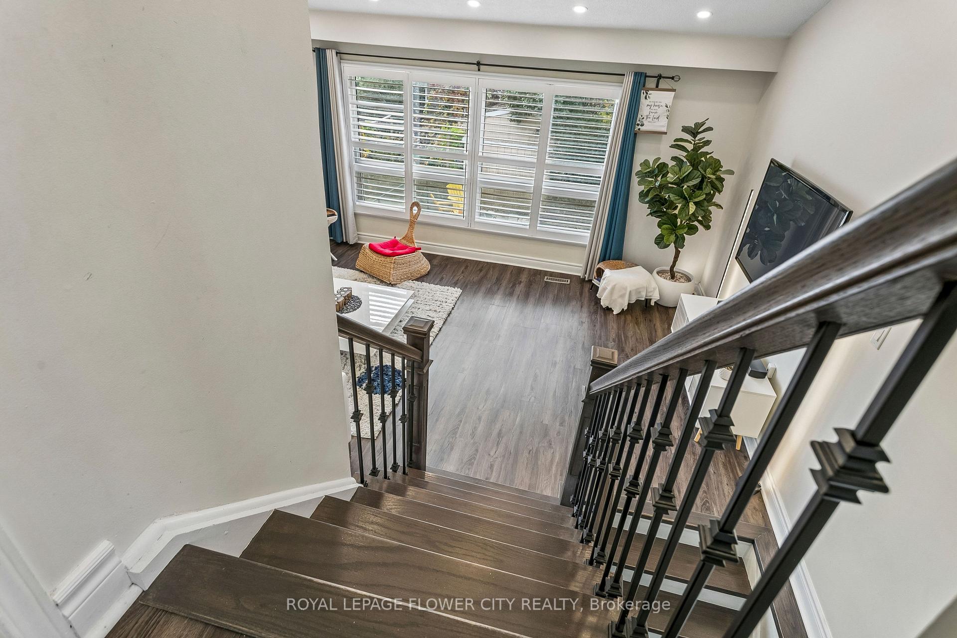 Photo 25 of 35 Camberley Crescent, Brampton, Brampton North — HOMEH