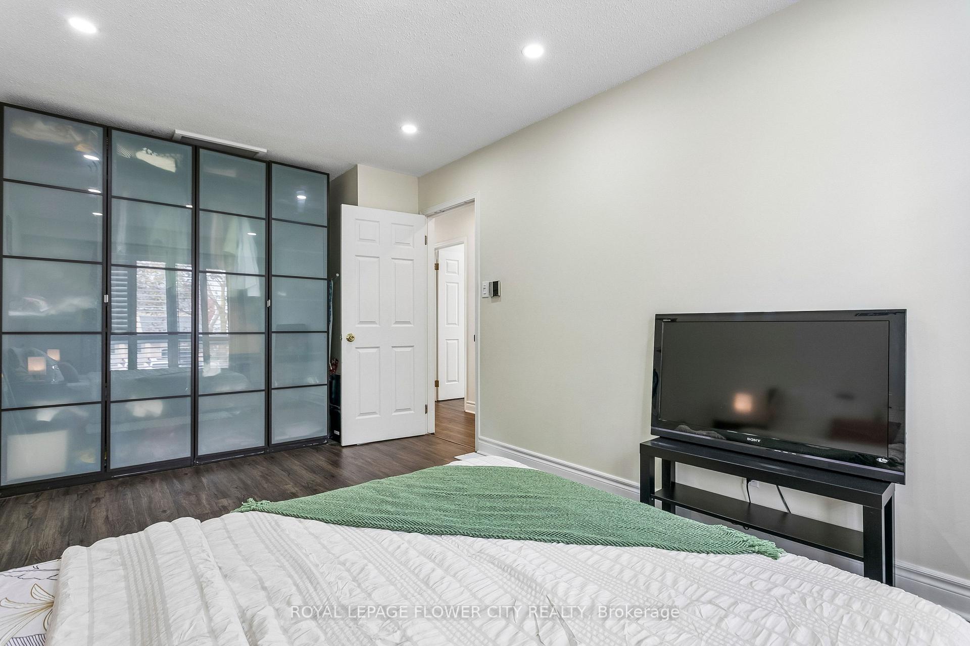 Photo 32 of 35 Camberley Crescent, Brampton, Brampton North — HOMEH