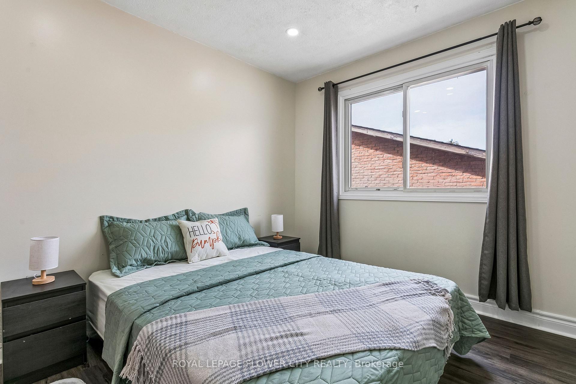 Photo 34 of 35 Camberley Crescent, Brampton, Brampton North — HOMEH