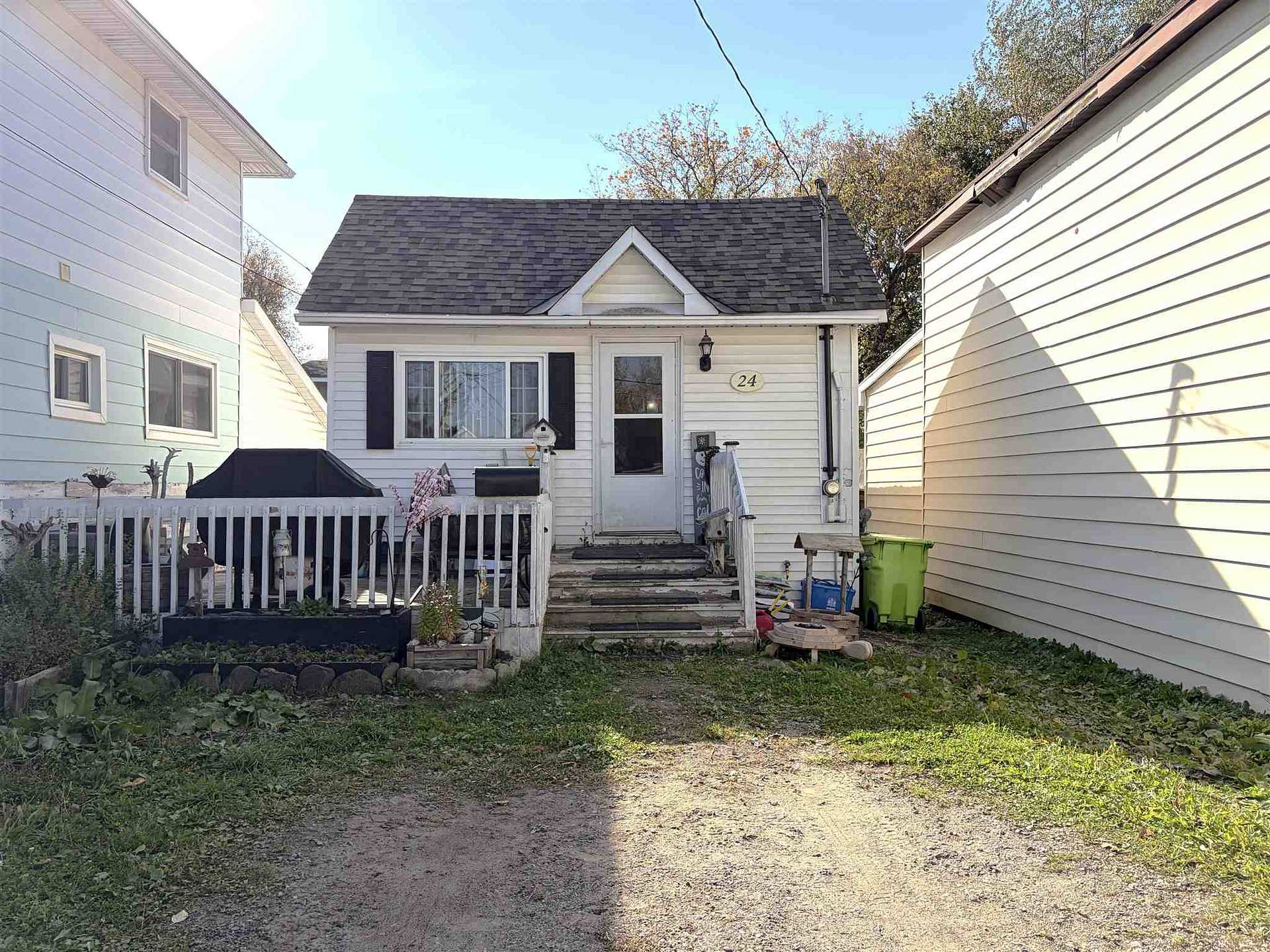 Photo of 24 Pardee Avenue