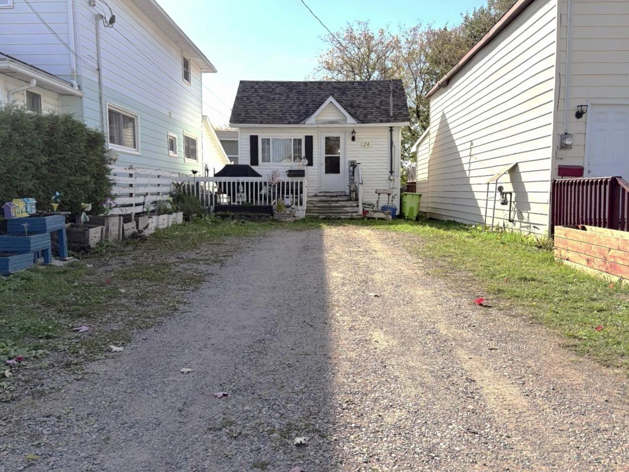 Photo 2 of 24 Pardee Avenue, Sault Ste Marie, Ward 4 — HOMEH