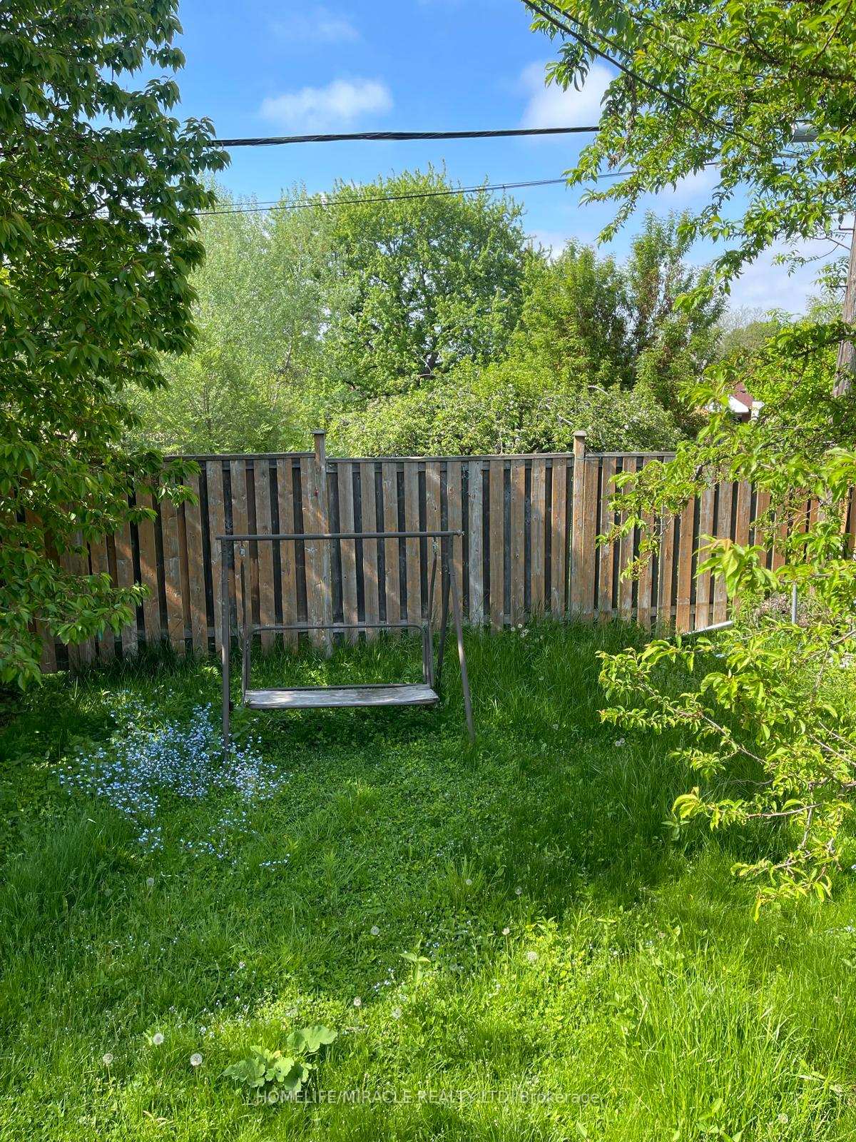 Photo 8 of 54 Medina Crescent, Scarborough, Bendale — HOMEH