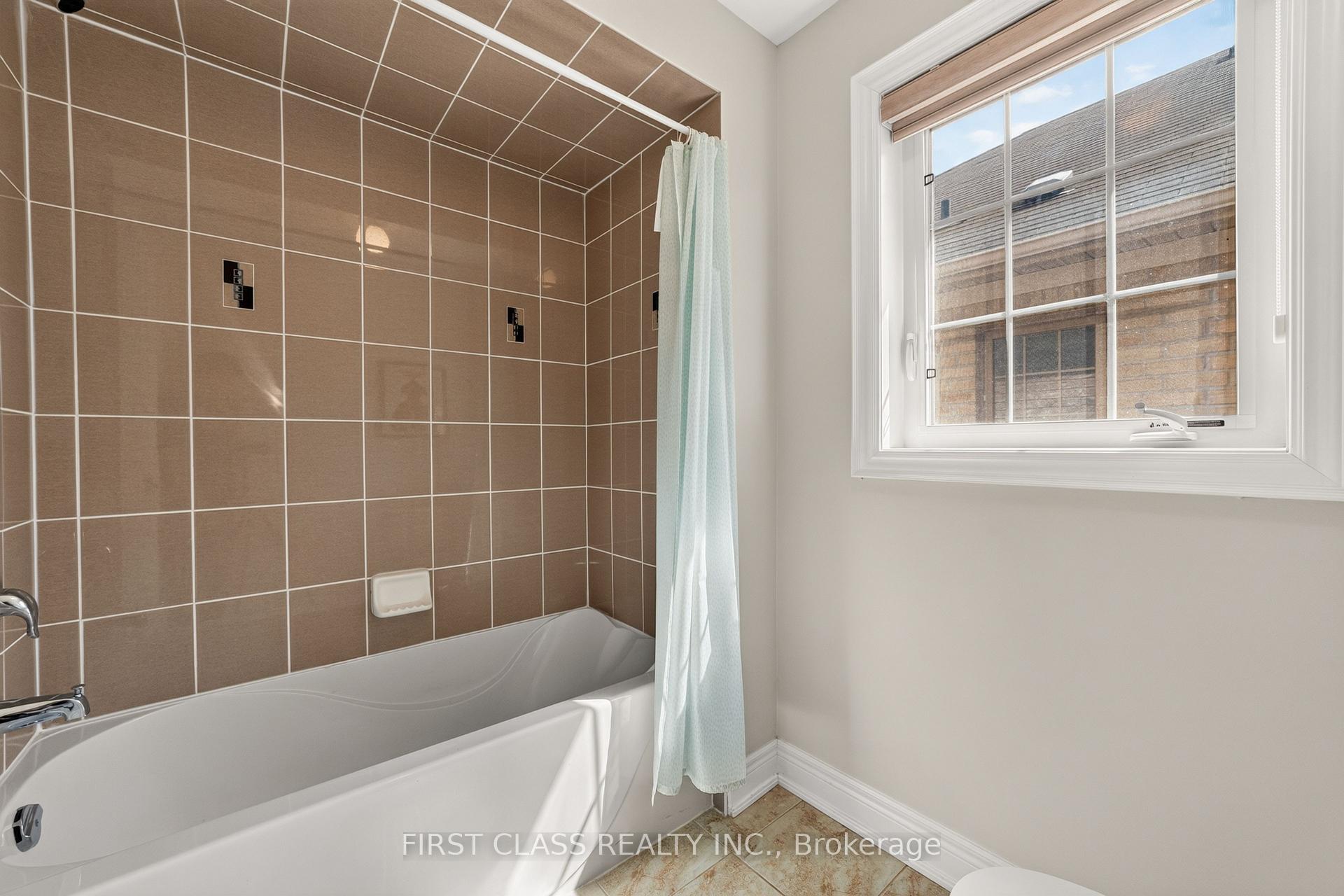 Photo 35 of 23 Lady Karen Crescent, Vaughan, Patterson — HOMEH