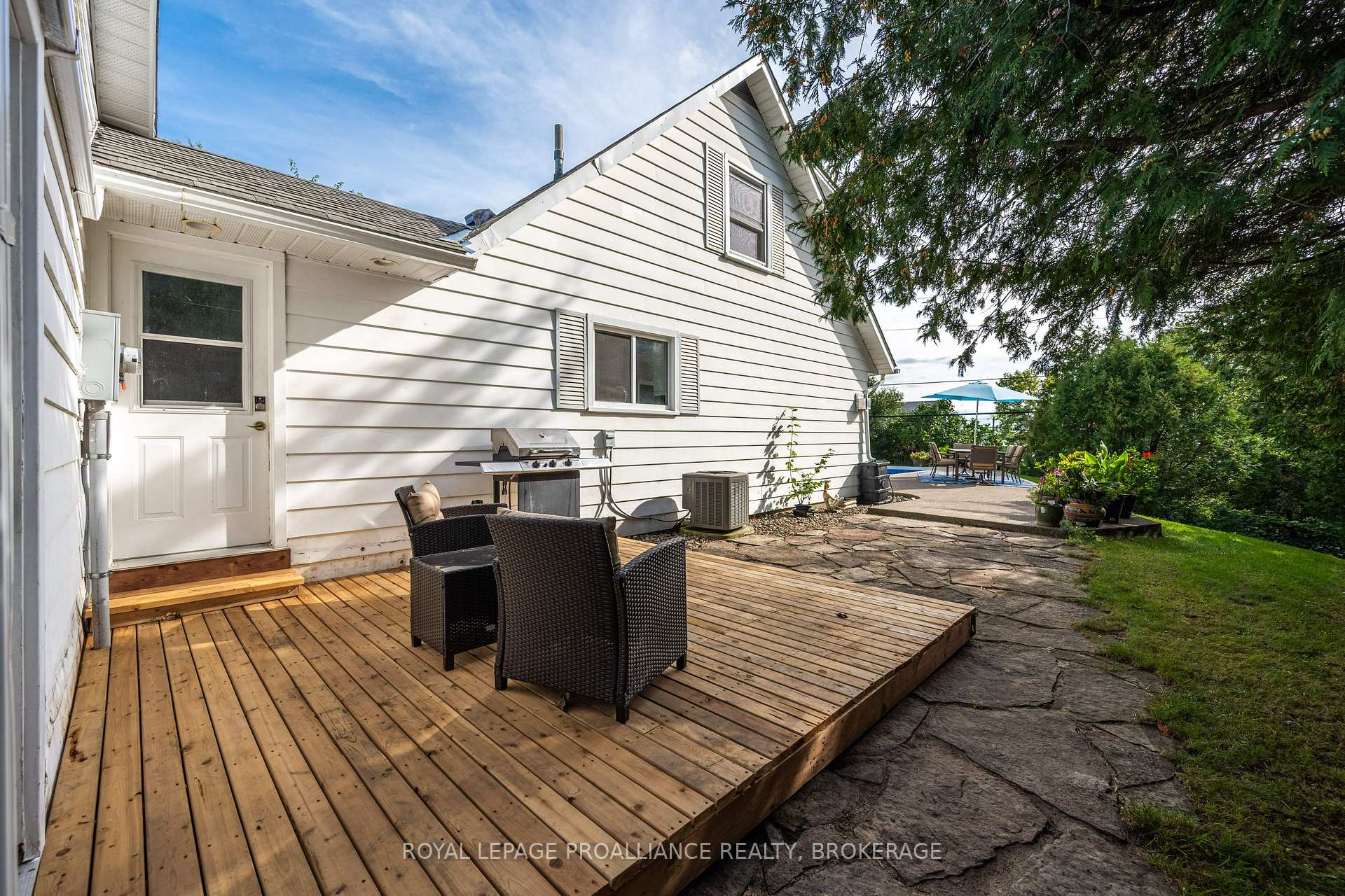 Photo 4 of 34 Cambridge Crescent, Loyalist, Amherstview — HOMEH