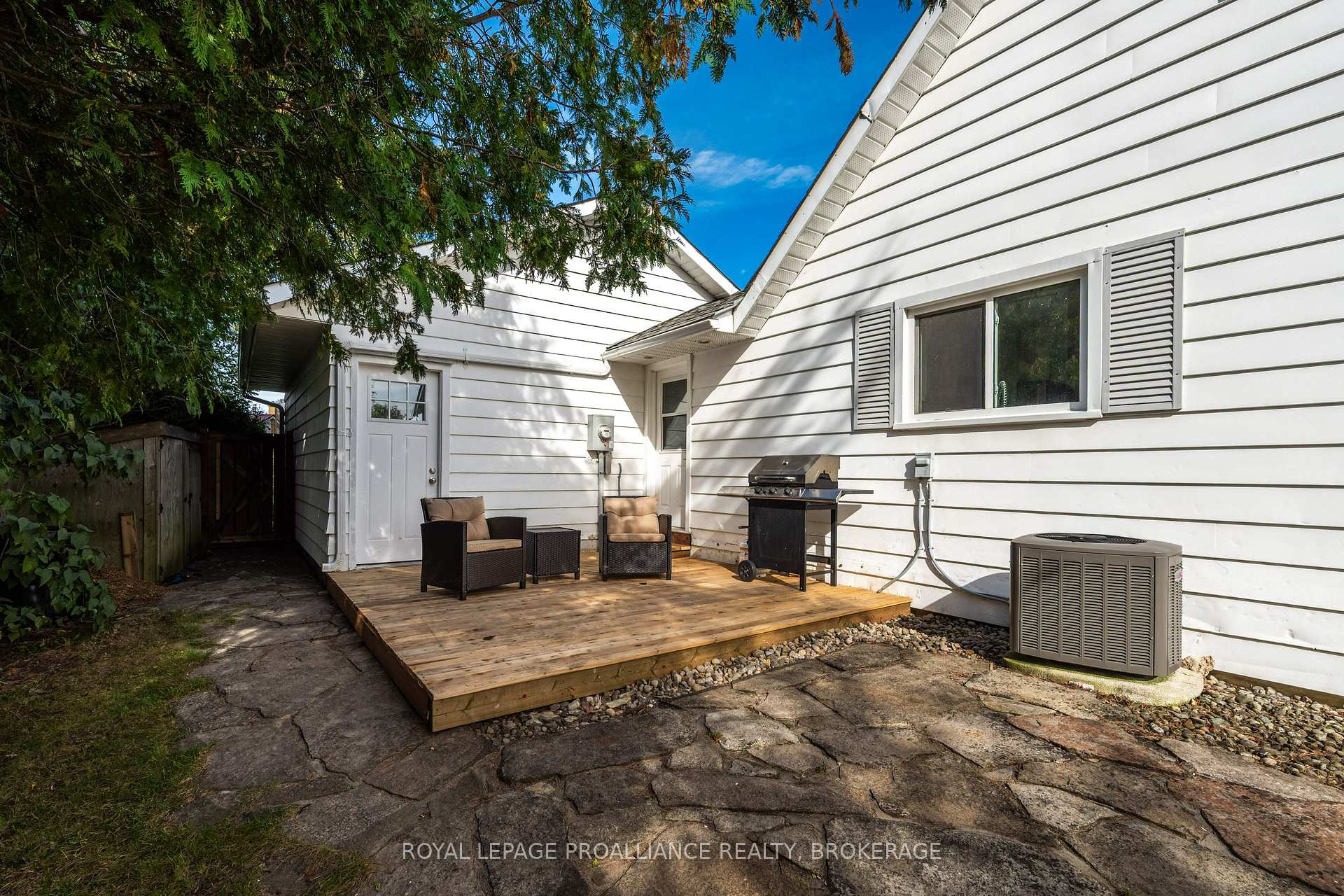 Photo 5 of 34 Cambridge Crescent, Loyalist, Amherstview — HOMEH