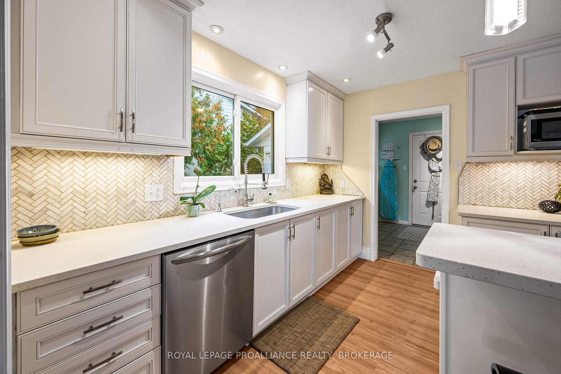 Photo 18 of 34 Cambridge Crescent, Loyalist, Amherstview — HOMEH