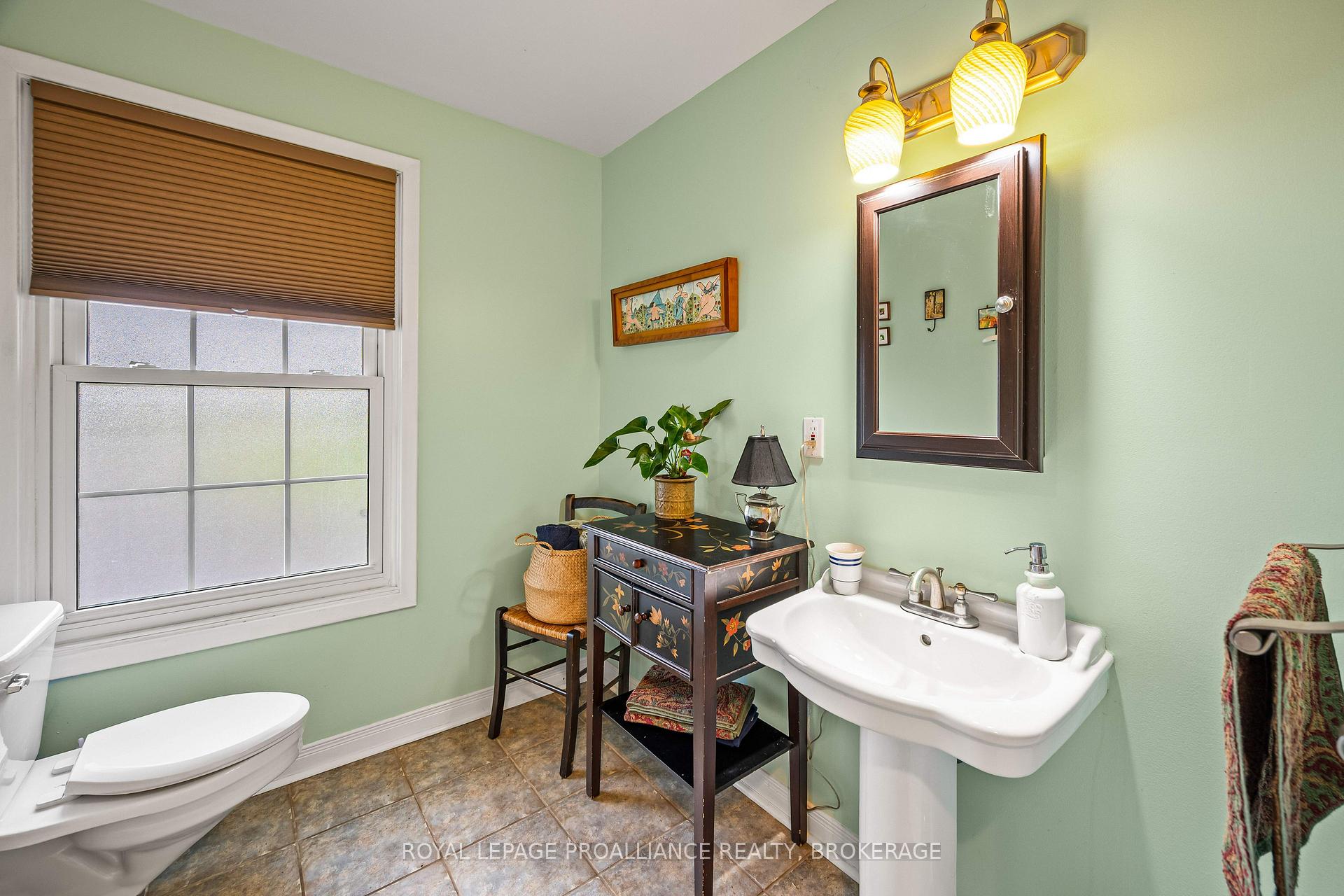 Photo 20 of 34 Cambridge Crescent, Loyalist, Amherstview — HOMEH