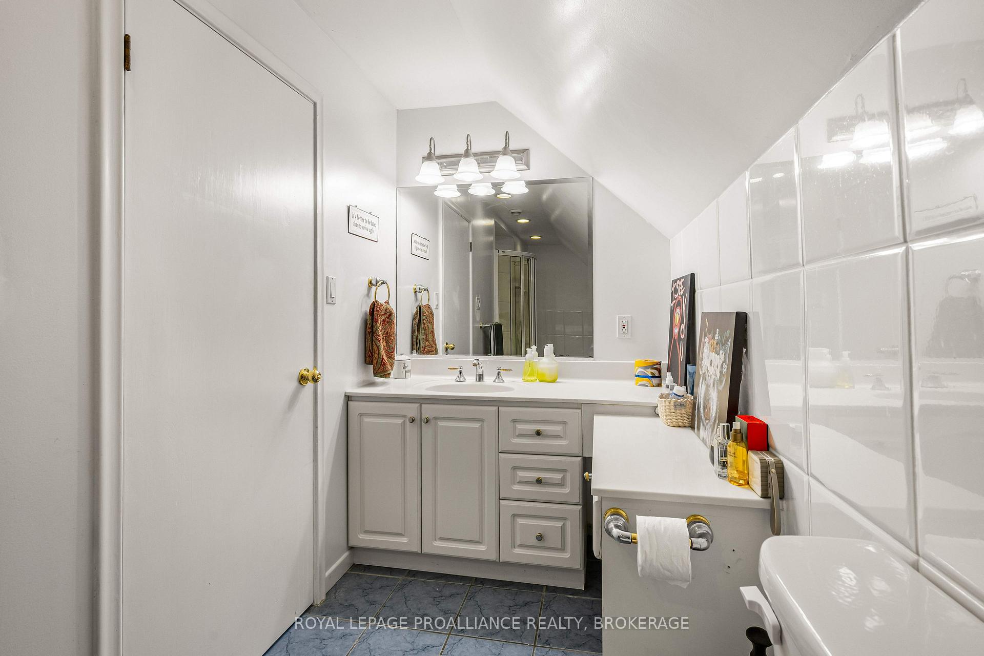 Photo 34 of 34 Cambridge Crescent, Loyalist, Amherstview — HOMEH
