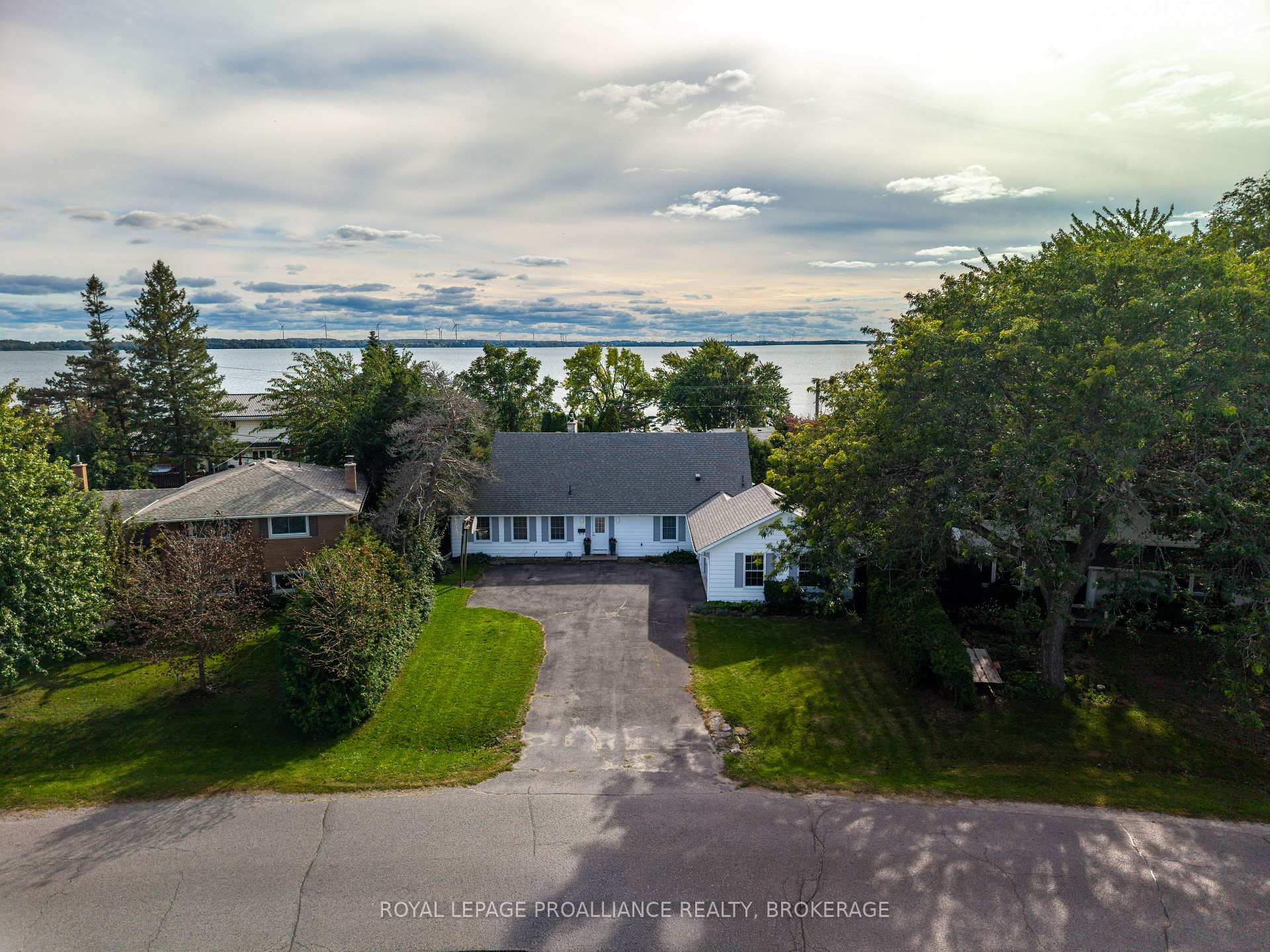 Photo 48 of 34 Cambridge Crescent, Loyalist, Amherstview — HOMEH