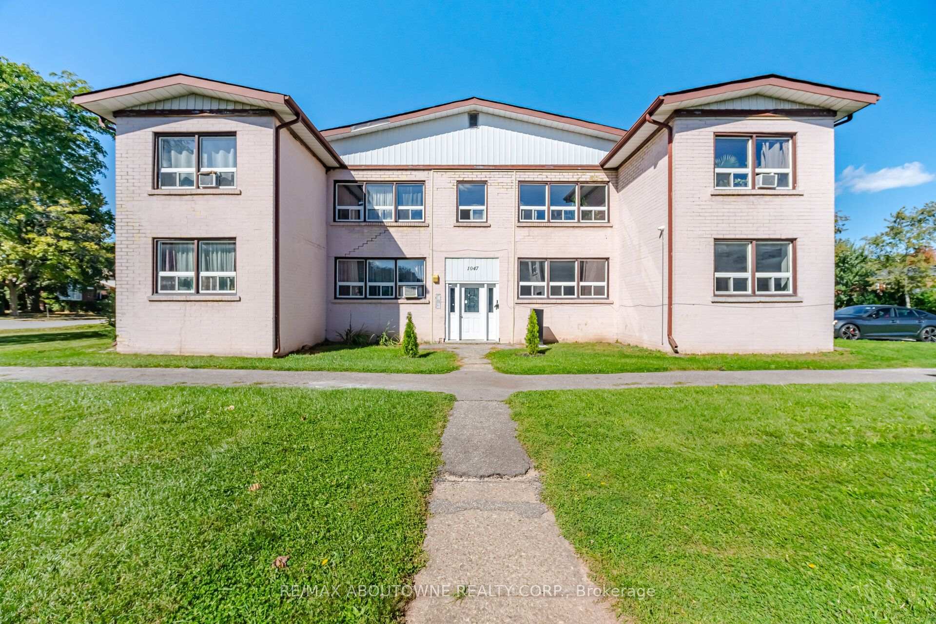 Photo of Unit 1, 1047 Churchill Avenue E