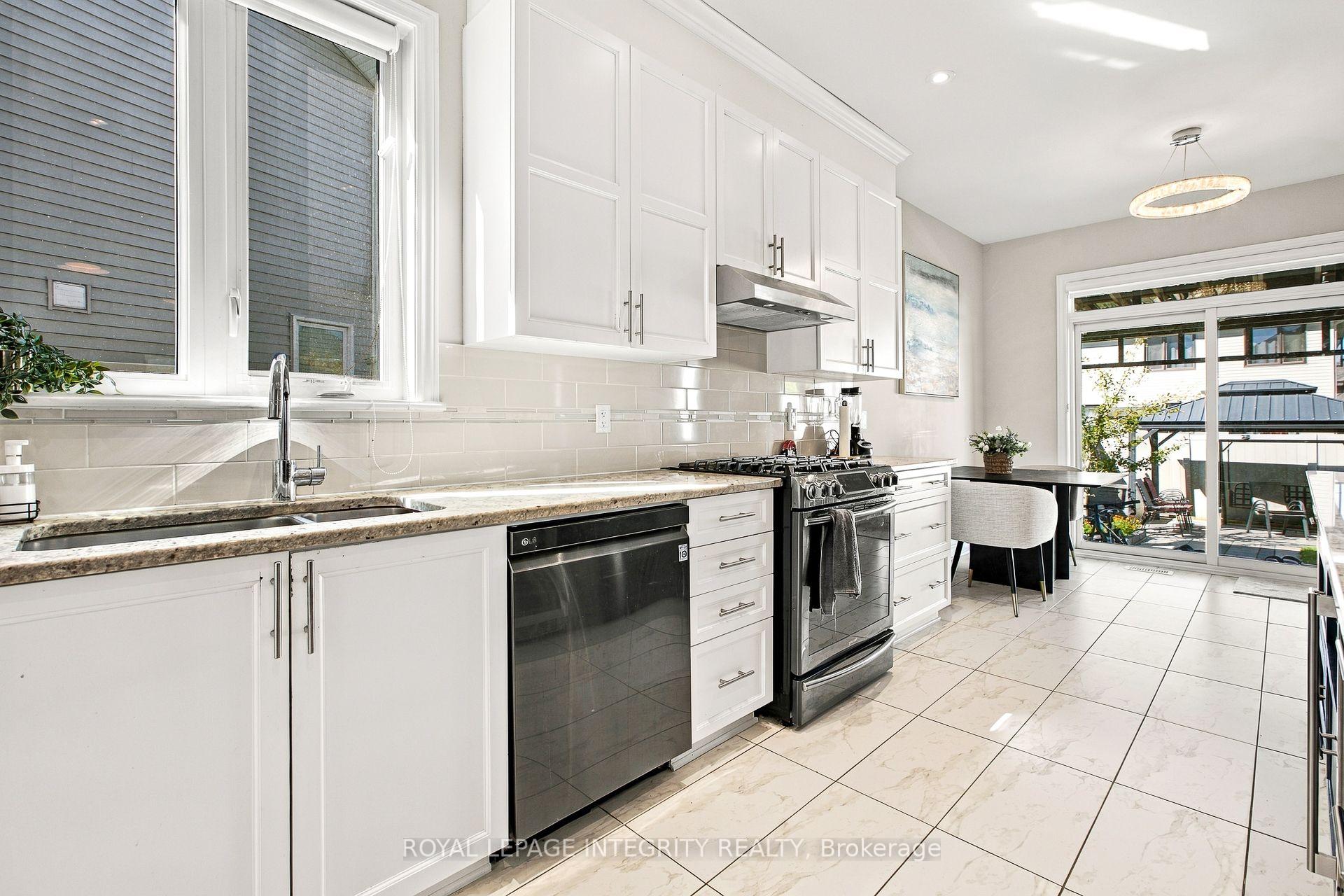 Photo 13 of 513 Amulet Grove, Ottawa, Riverside South/Gloucester Glen — HOMEH