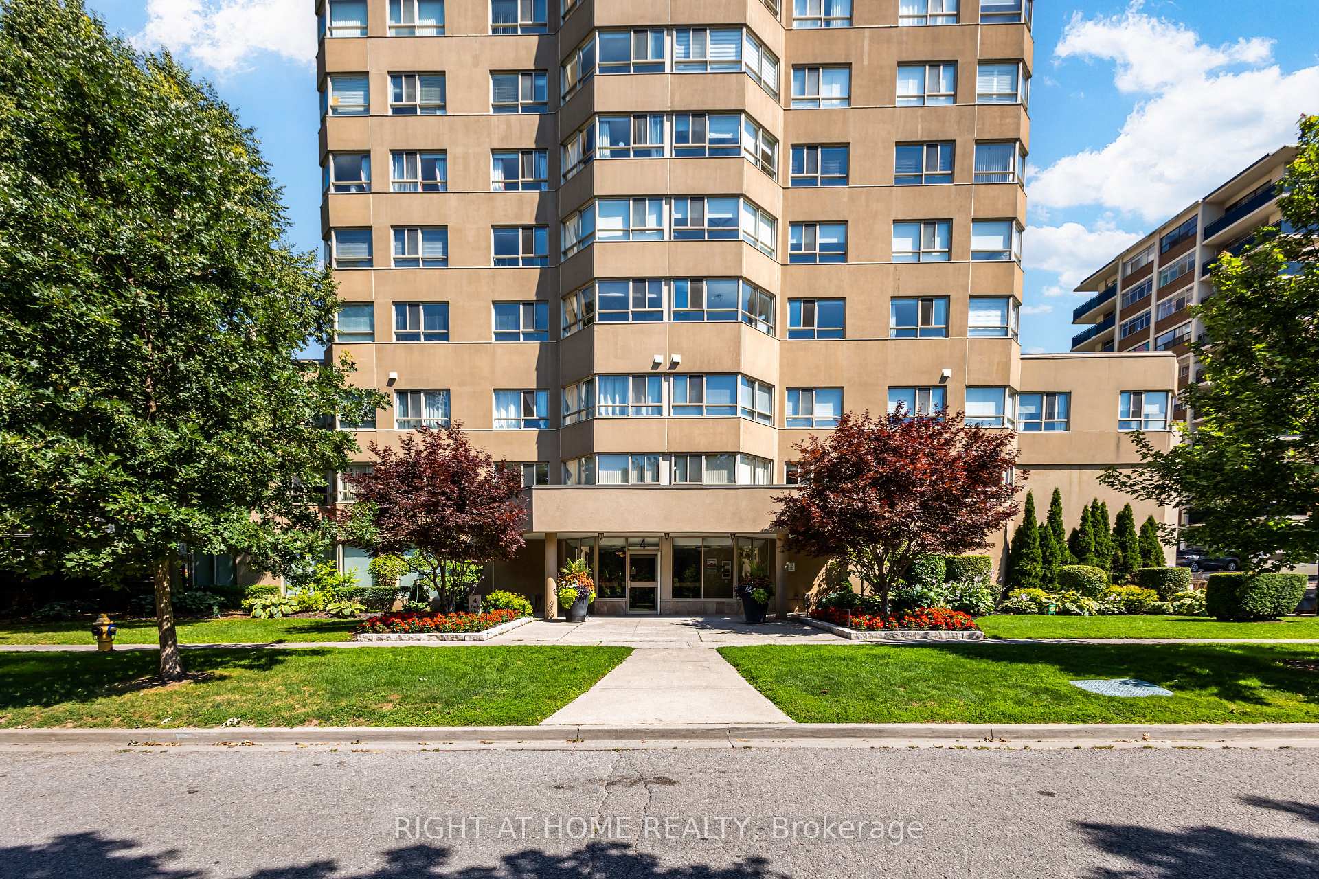 Photo 2 of Unit 912, 4 Park Vista Drive, Toronto, O'Connor-Parkview — HOMEH